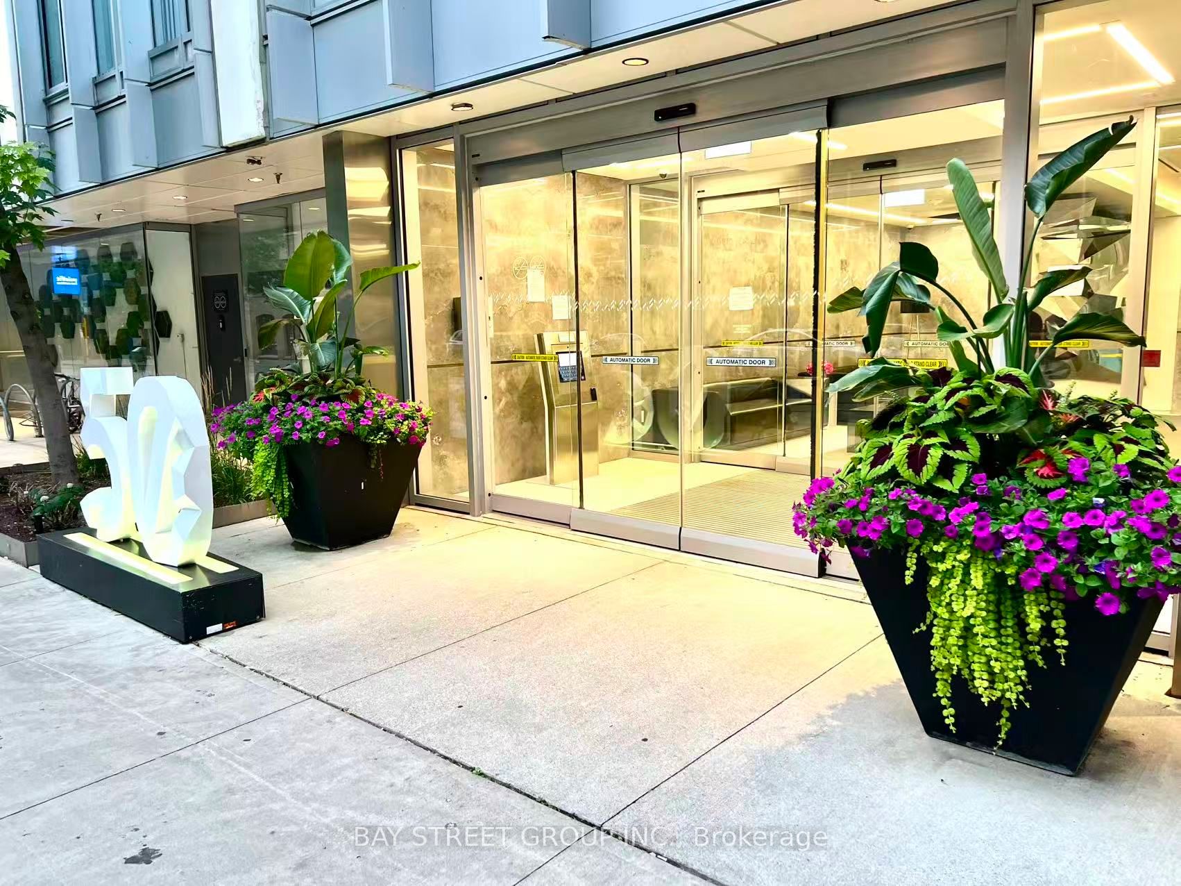 50 McCaul Street 906, Toronto, ON M5T 0B6