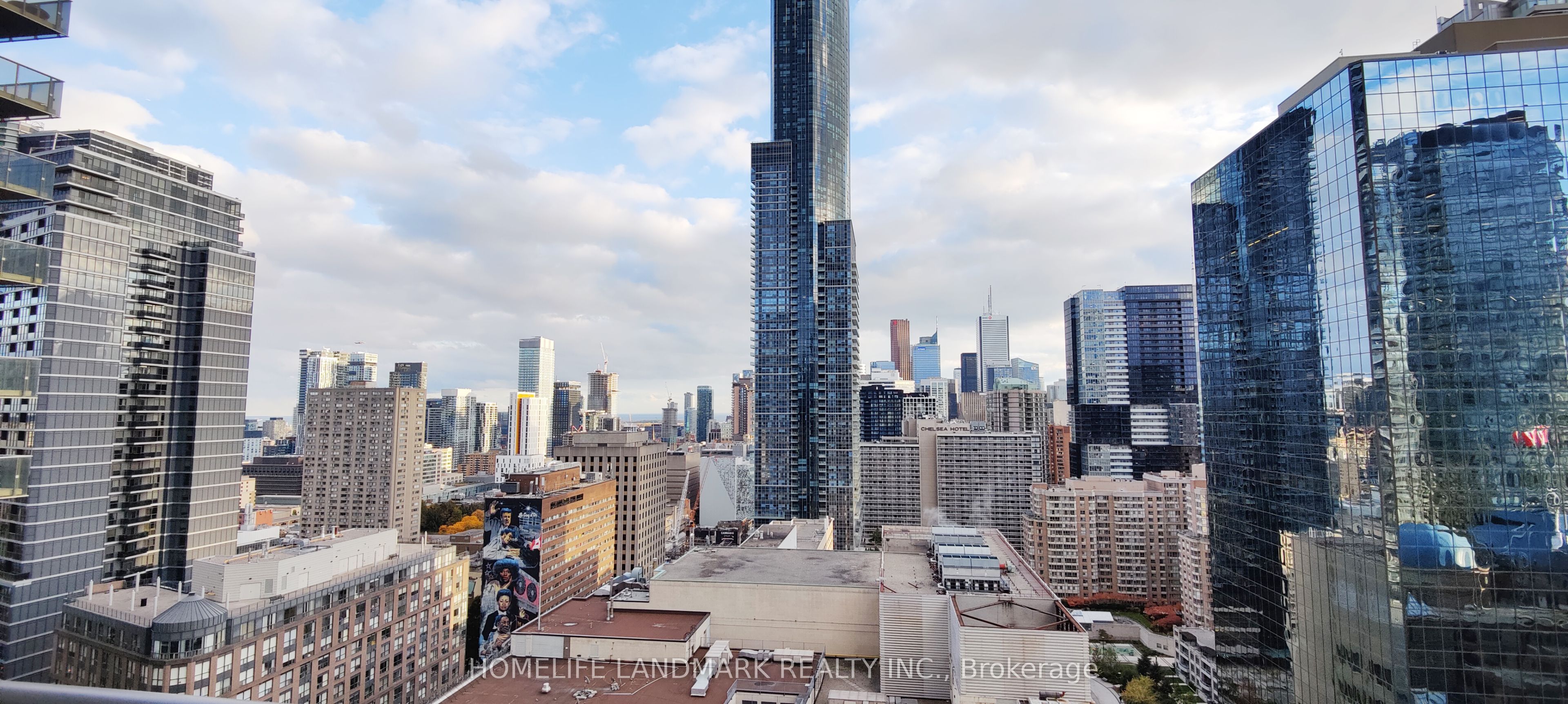15 Grenville Street 2411, Toronto, ON M4Y 1A1