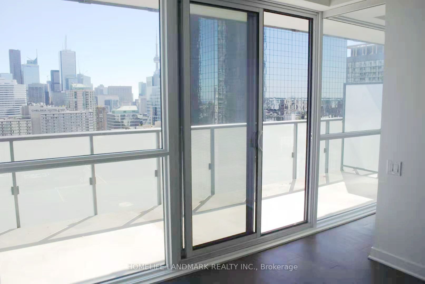15 Grenville Street 2411, Toronto, ON M4Y 1A1 photo 4