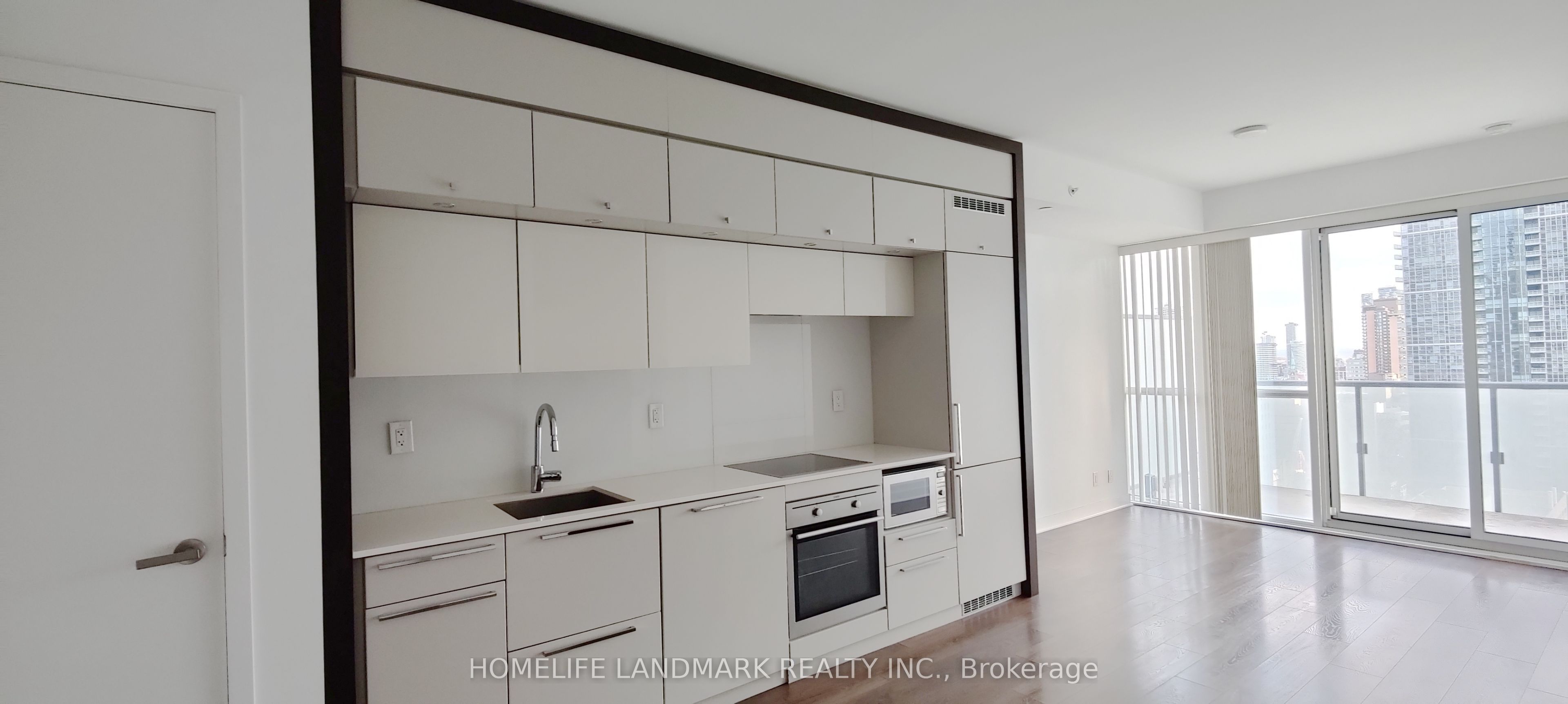 15 Grenville Street 2411, Toronto, ON M4Y 1A1 photo 5