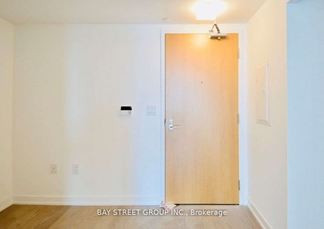 11 Wellesley Street W 4109, Toronto, ON M4Y 1E8 photo 2