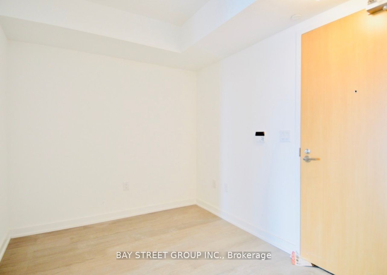 11 Wellesley Street W 4109, Toronto, ON M4Y 1E8 photo 3