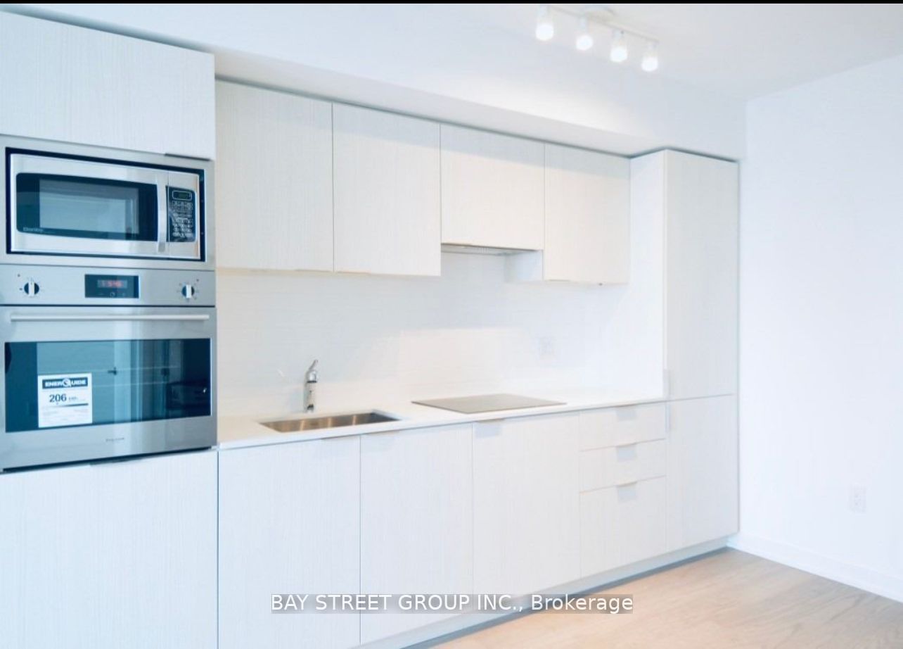 11 Wellesley Street W 4109, Toronto, ON M4Y 1E8 photo 4