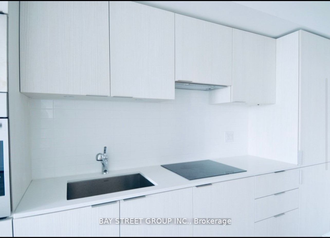 11 Wellesley Street W 4109, Toronto, ON M4Y 1E8 photo 5