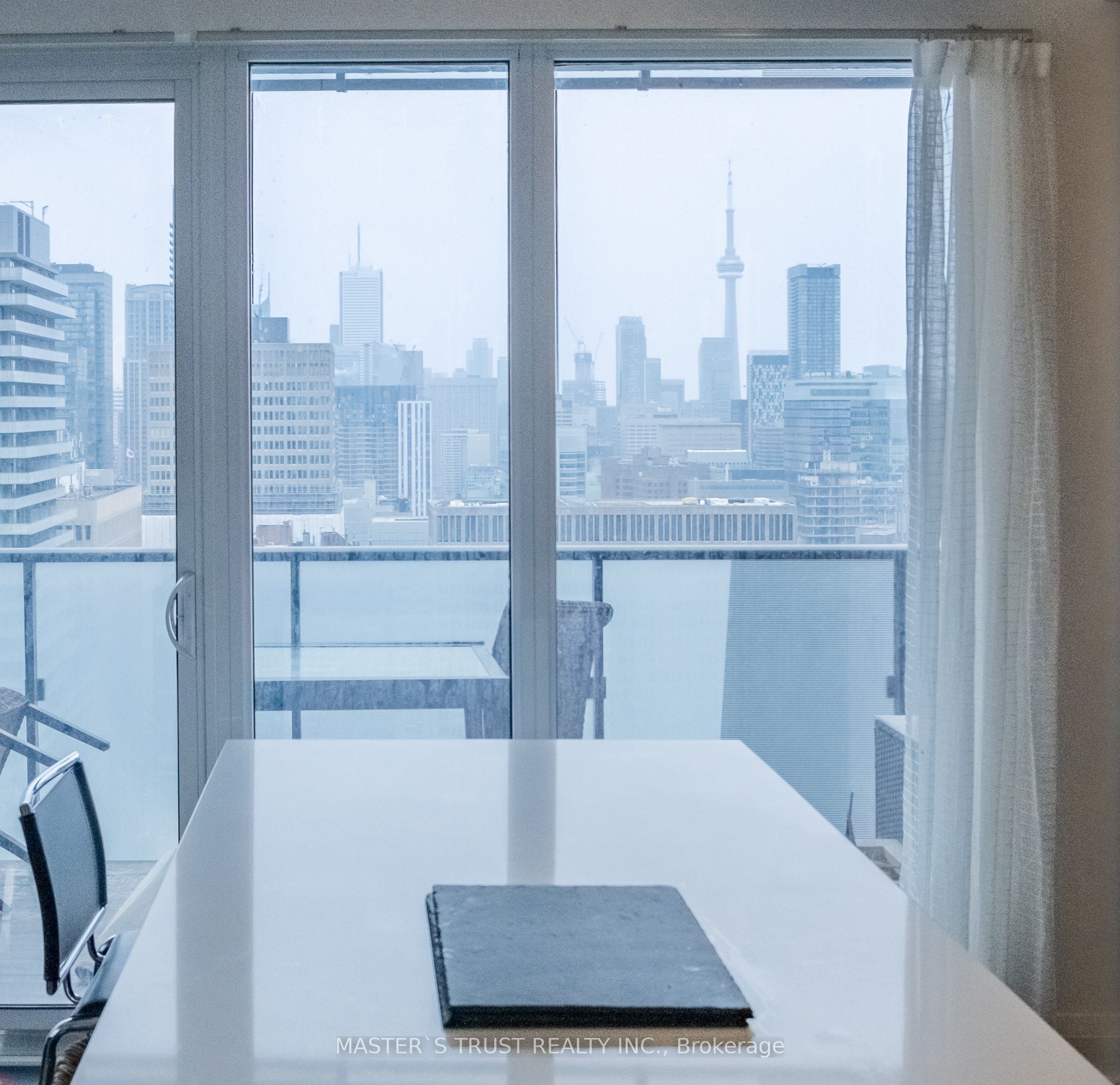 65 St Mary Street S 2702, Toronto, ON M5S 0A6