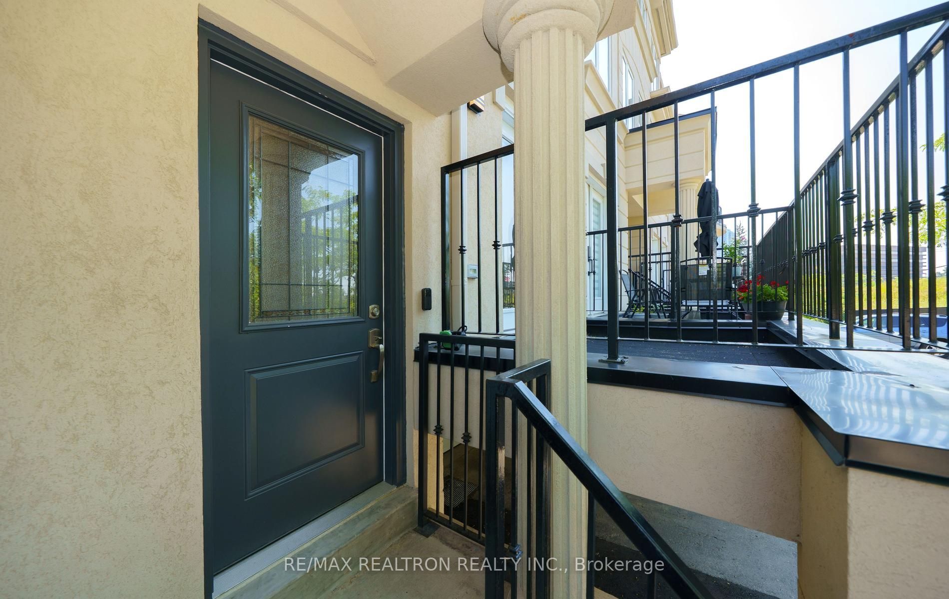 222 David Dunlap Circle, Toronto, ON M3C 4C1 photo 3