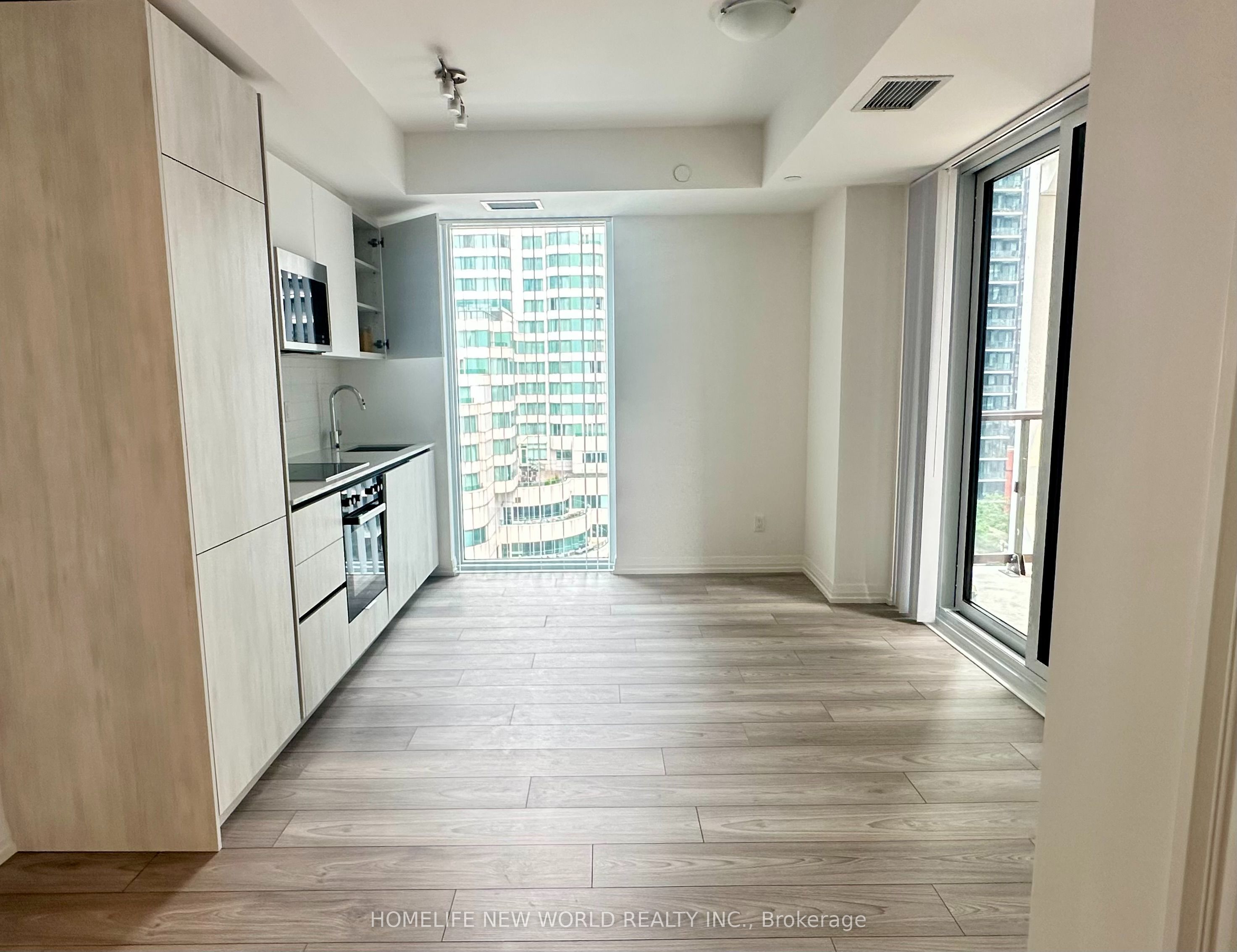 400 King Street W 1608, Toronto, ON M5V 0X8 photo 3