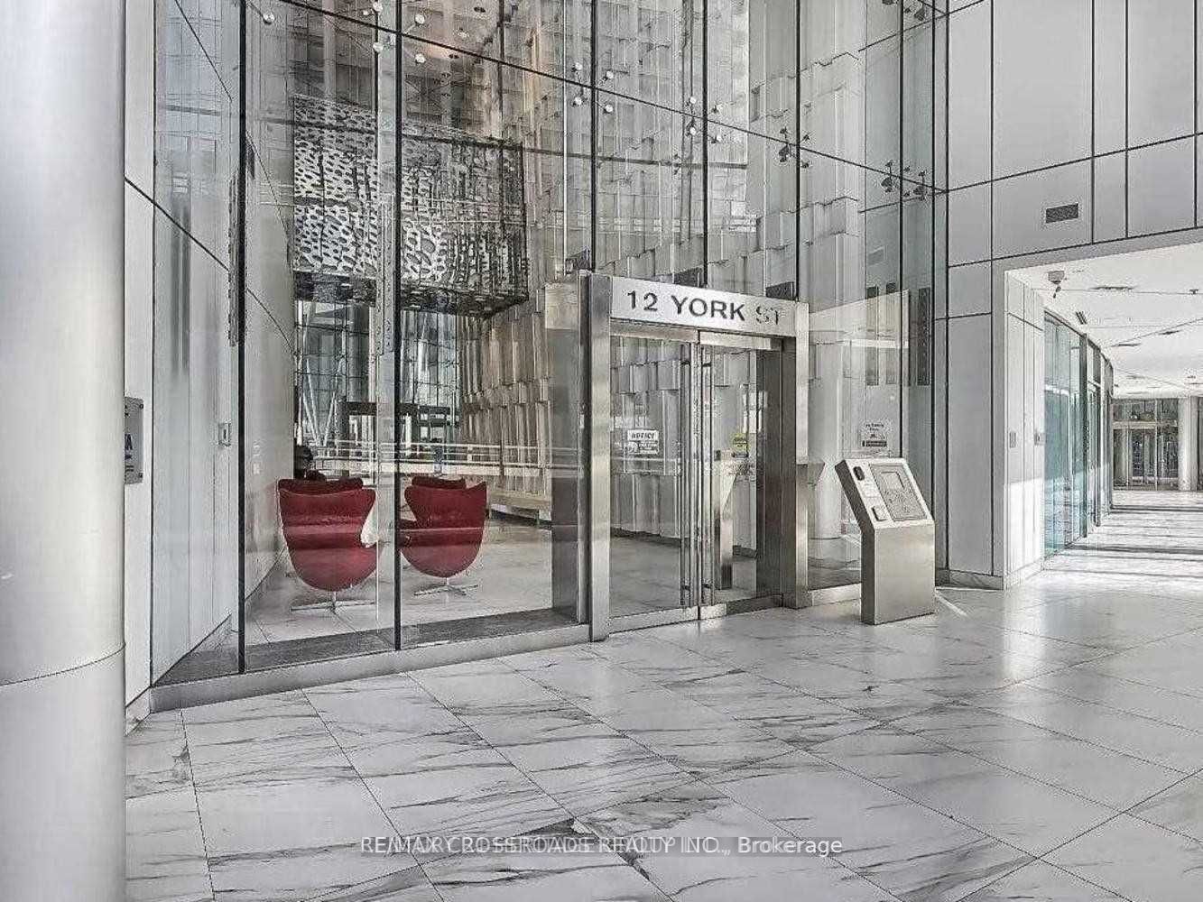 12 York Street 1104, Toronto, ON M5J 2Z2 photo 2