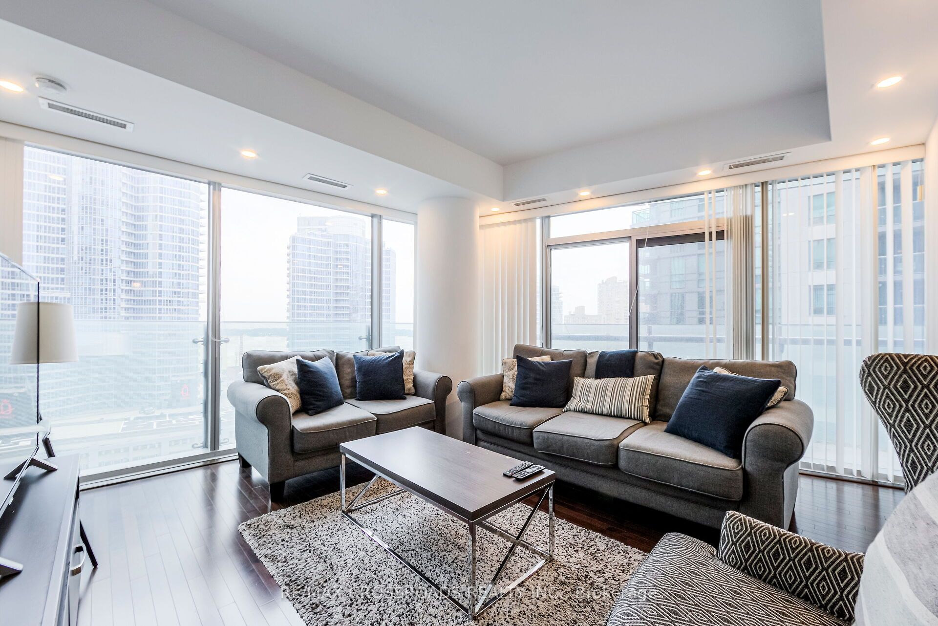 12 York Street 1104, Toronto, ON M5J 2Z2 photo 4