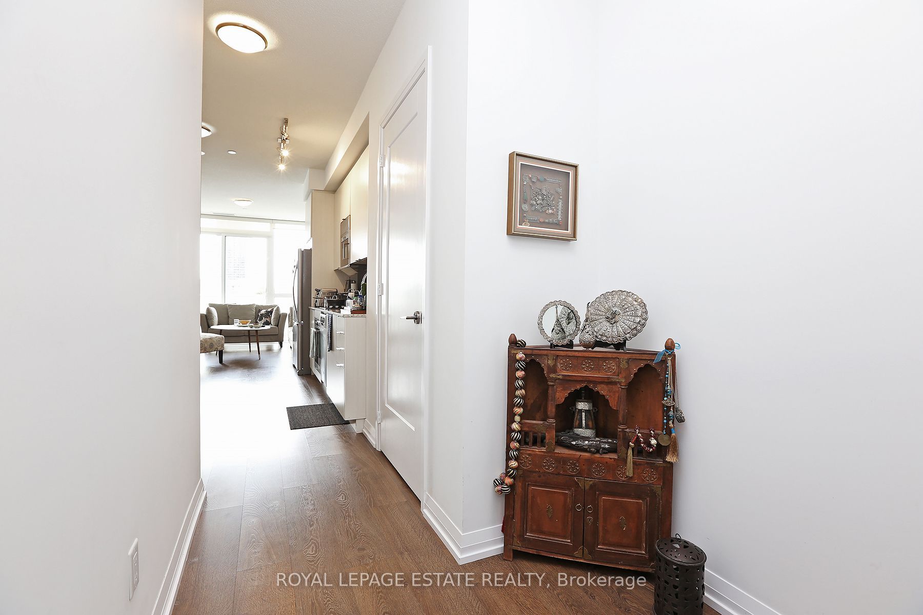 101 Erskine Avenue 510, Toronto, ON M4P 1Y5 photo 4