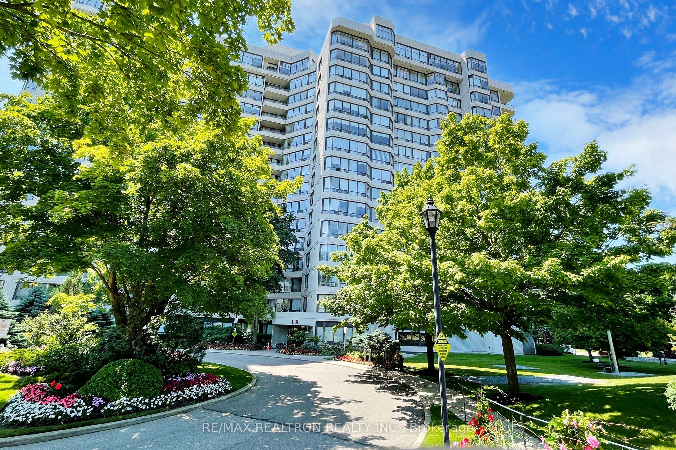 1131 Steeles Avenue W 407, Toronto, ON M2R 3W8 photo 3