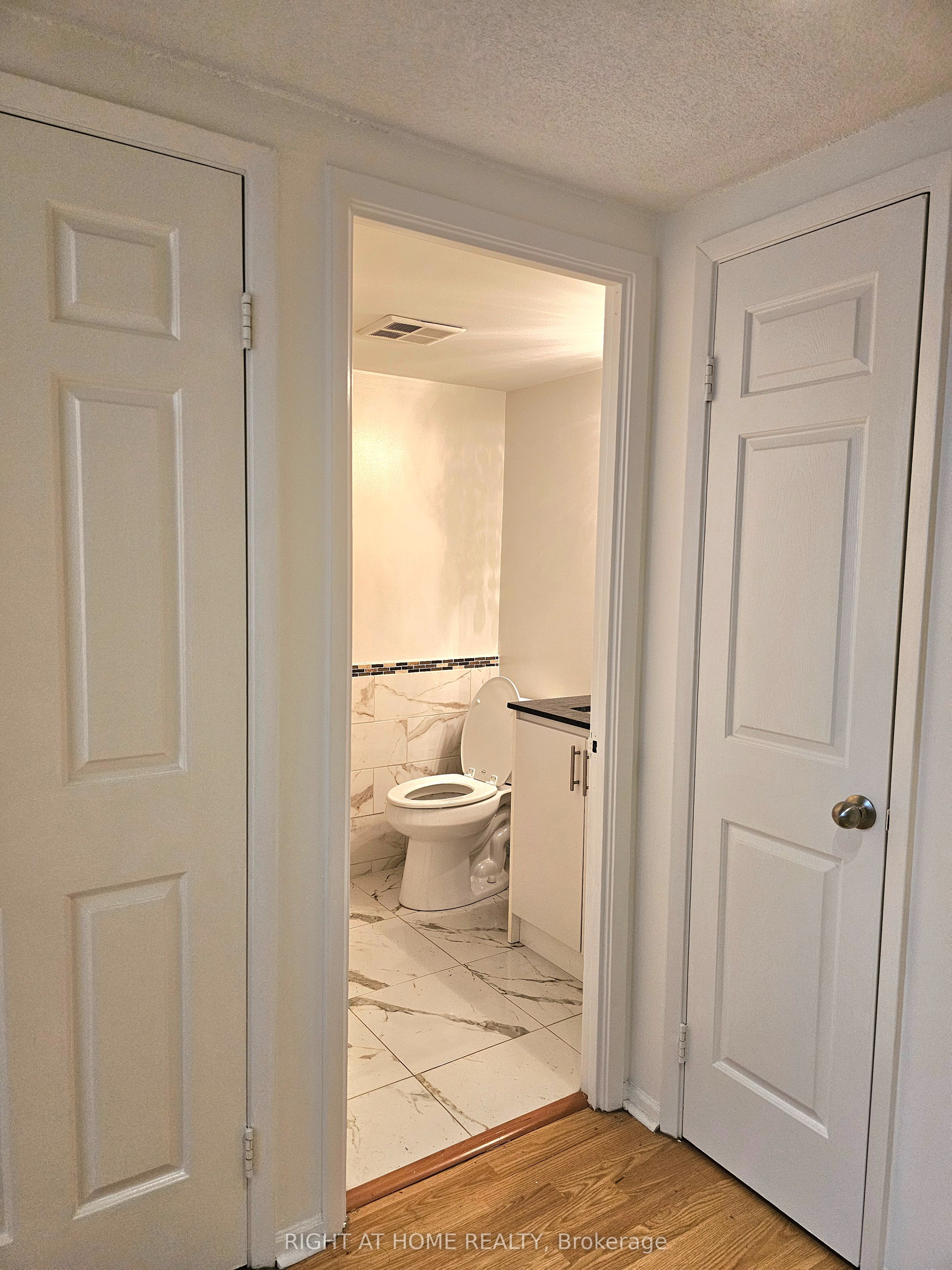 711 Bay Street 2011, Toronto, ON M5G 2J8 photo 5