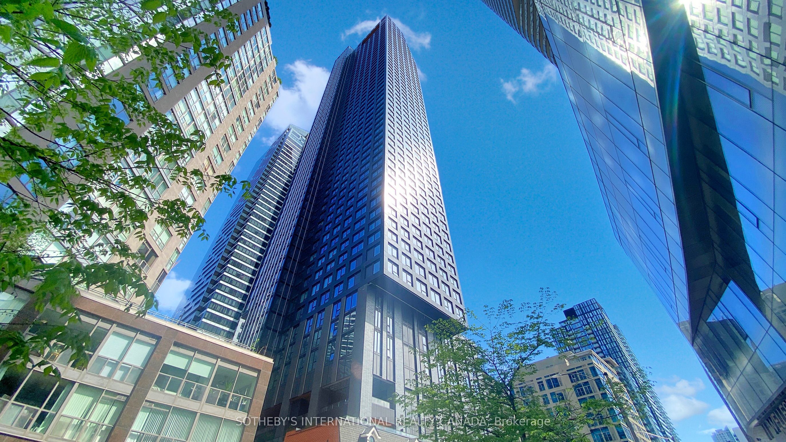 8 Wellesley Street W 707, Toronto, ON M4Y 0J5 photo 4