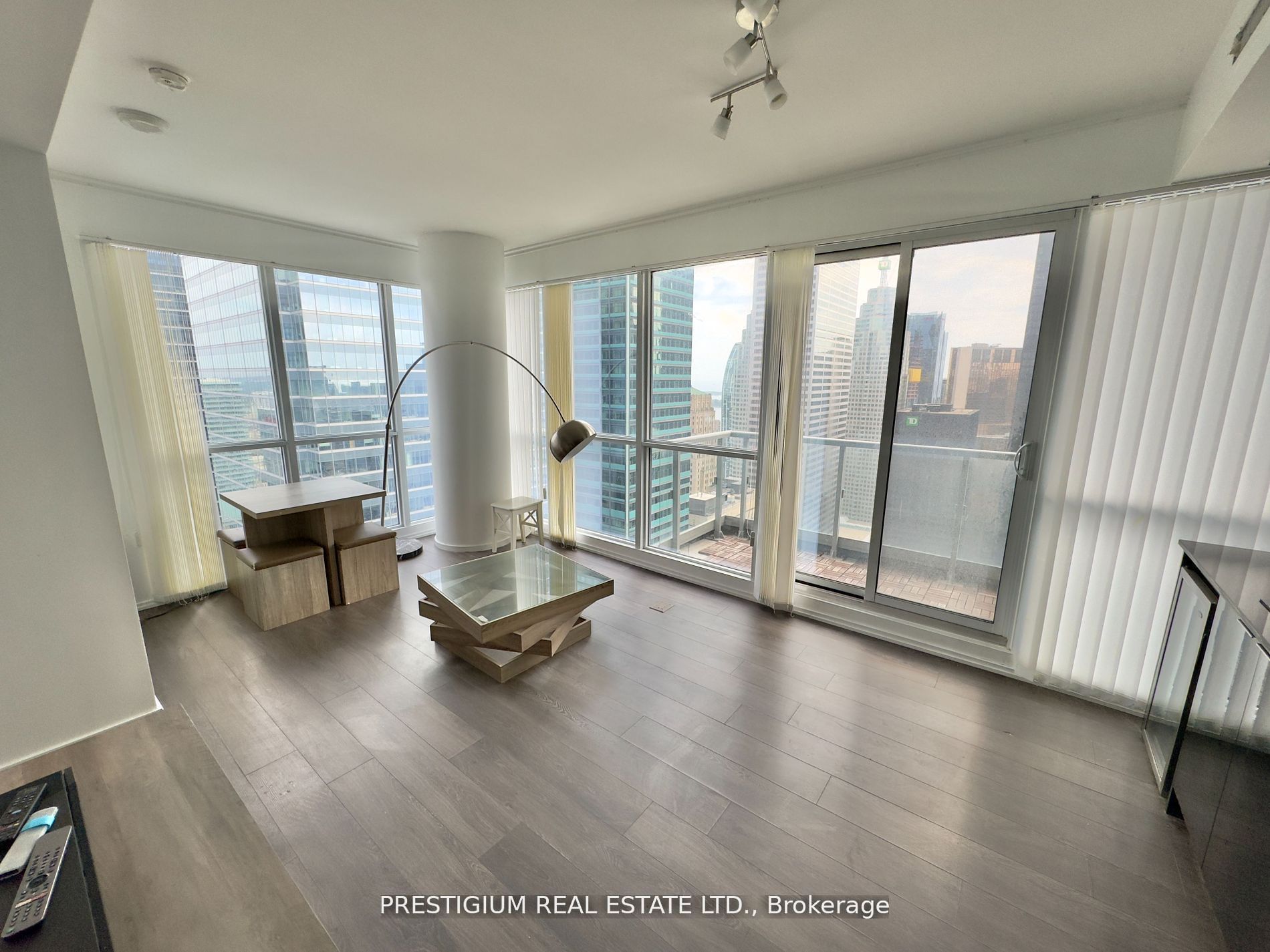 70 Temperance Street 4906, Toronto, ON M5H 0B1 photo 2