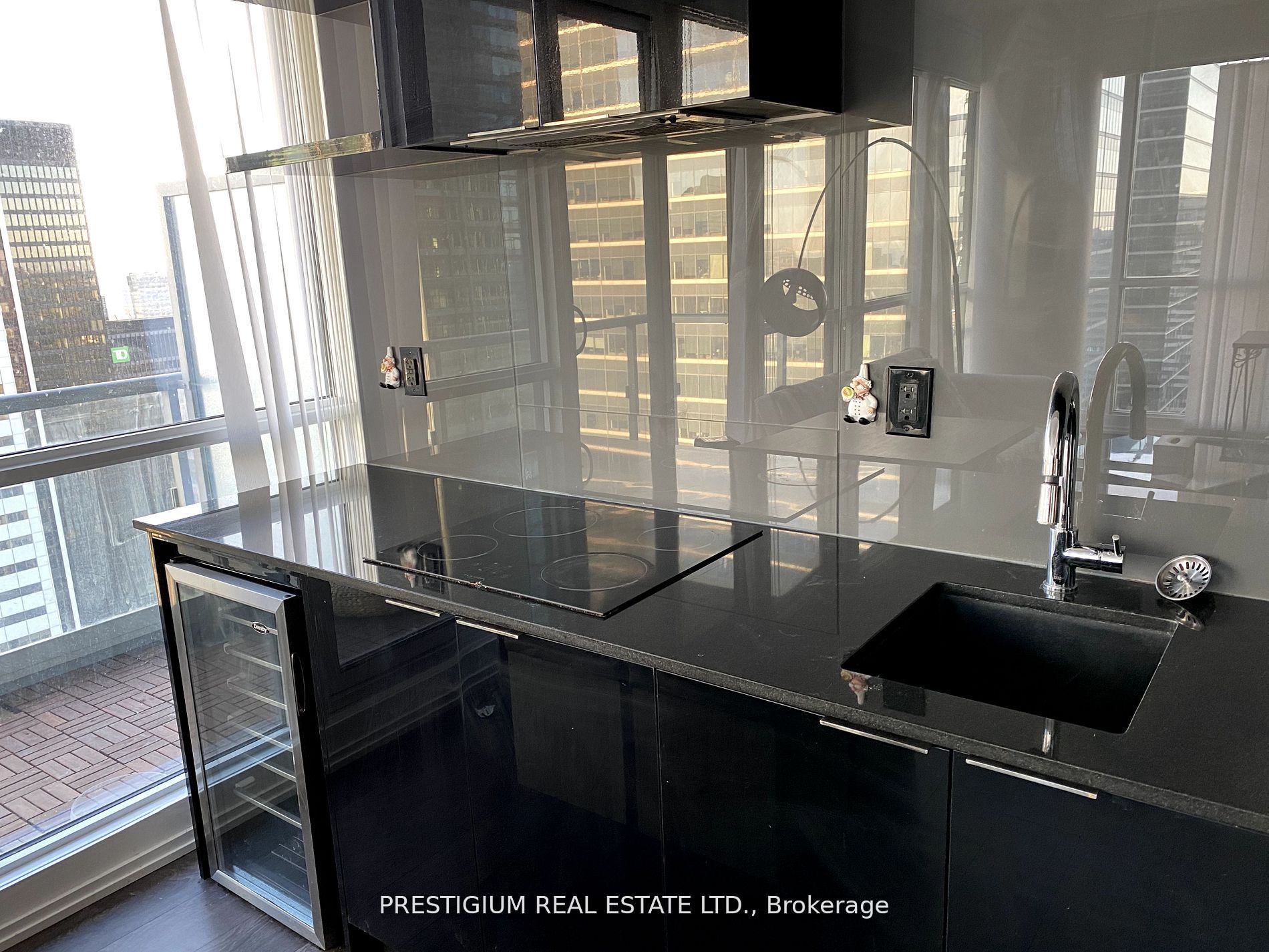 70 Temperance Street 4906, Toronto, ON M5H 0B1 photo 3