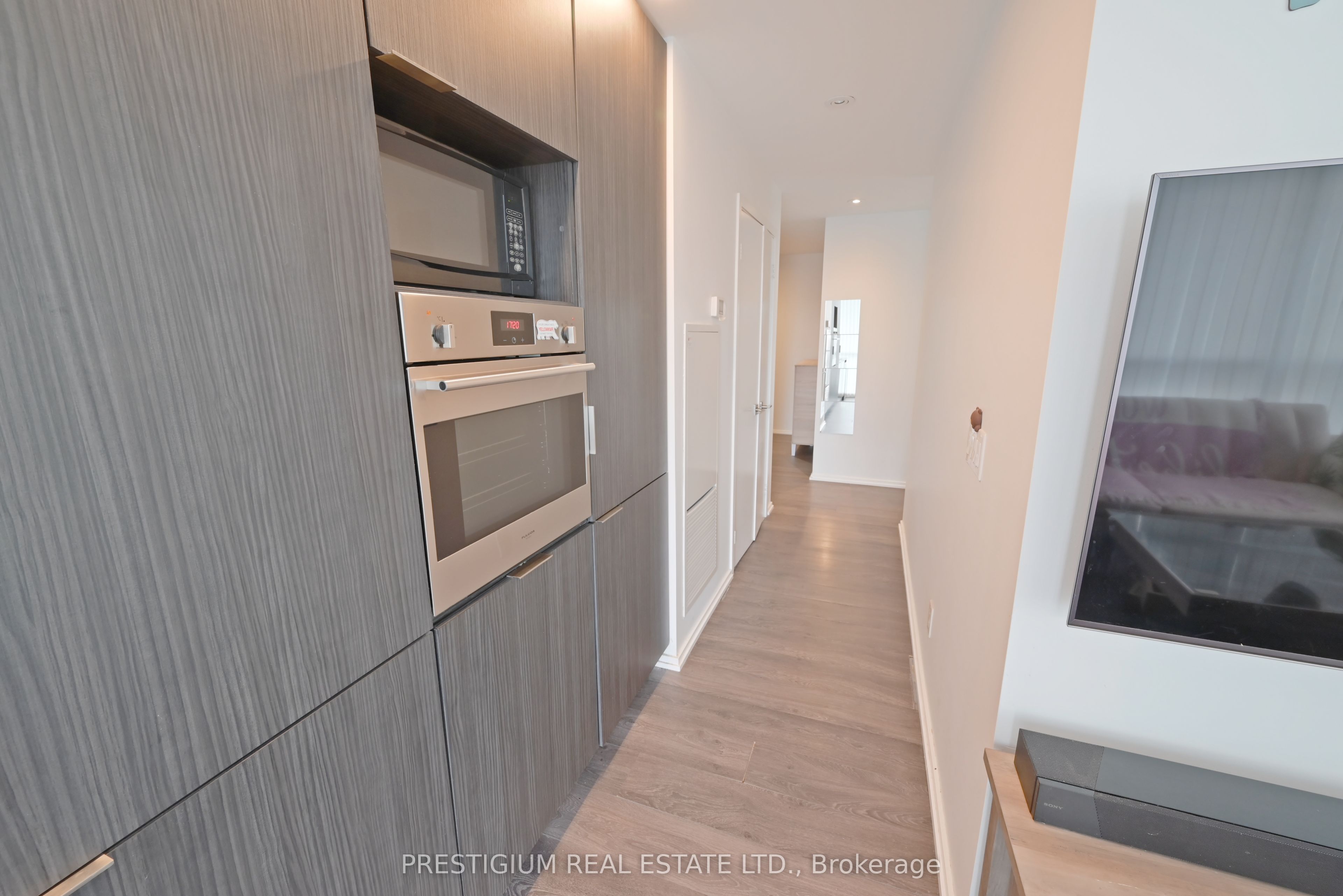 70 Temperance Street 4906, Toronto, ON M5H 0B1 photo 4