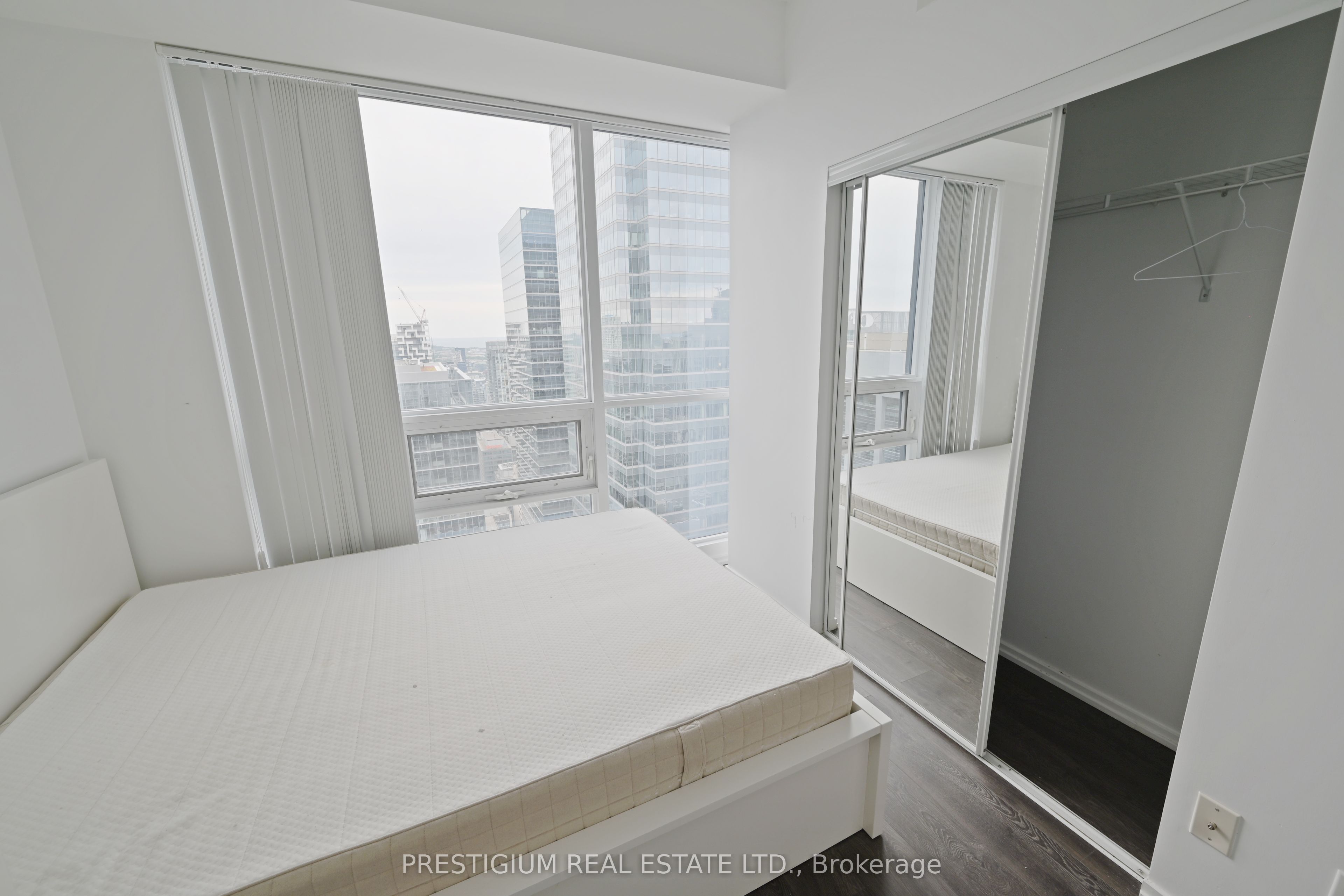 70 Temperance Street 4906, Toronto, ON M5H 0B1 photo 5