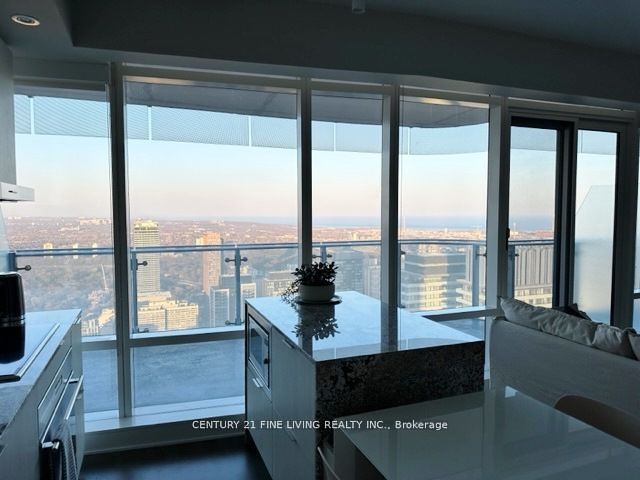 1 Bloor Street E 6202, Toronto, ON M4W 0A8 photo 5