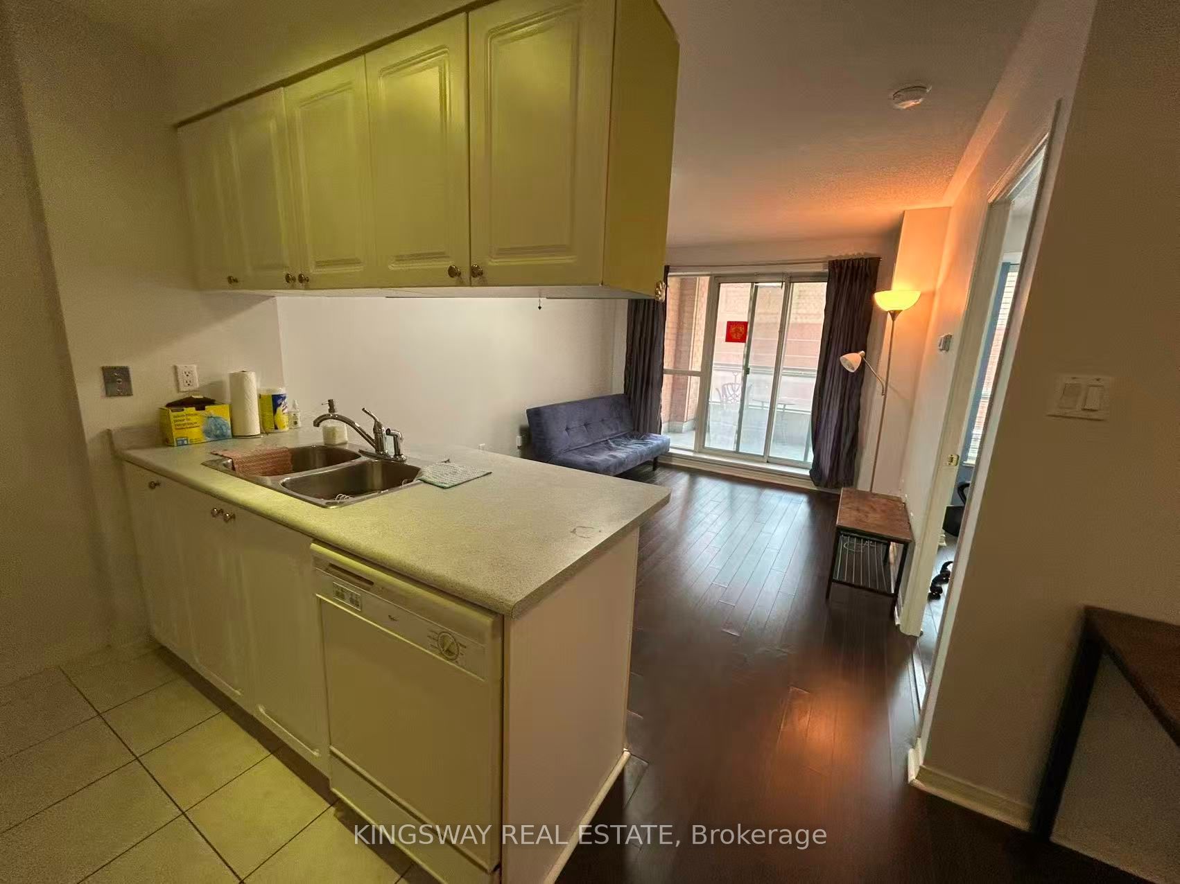 877 Bay Street 301, Toronto, ON M5S 3K4 photo 4