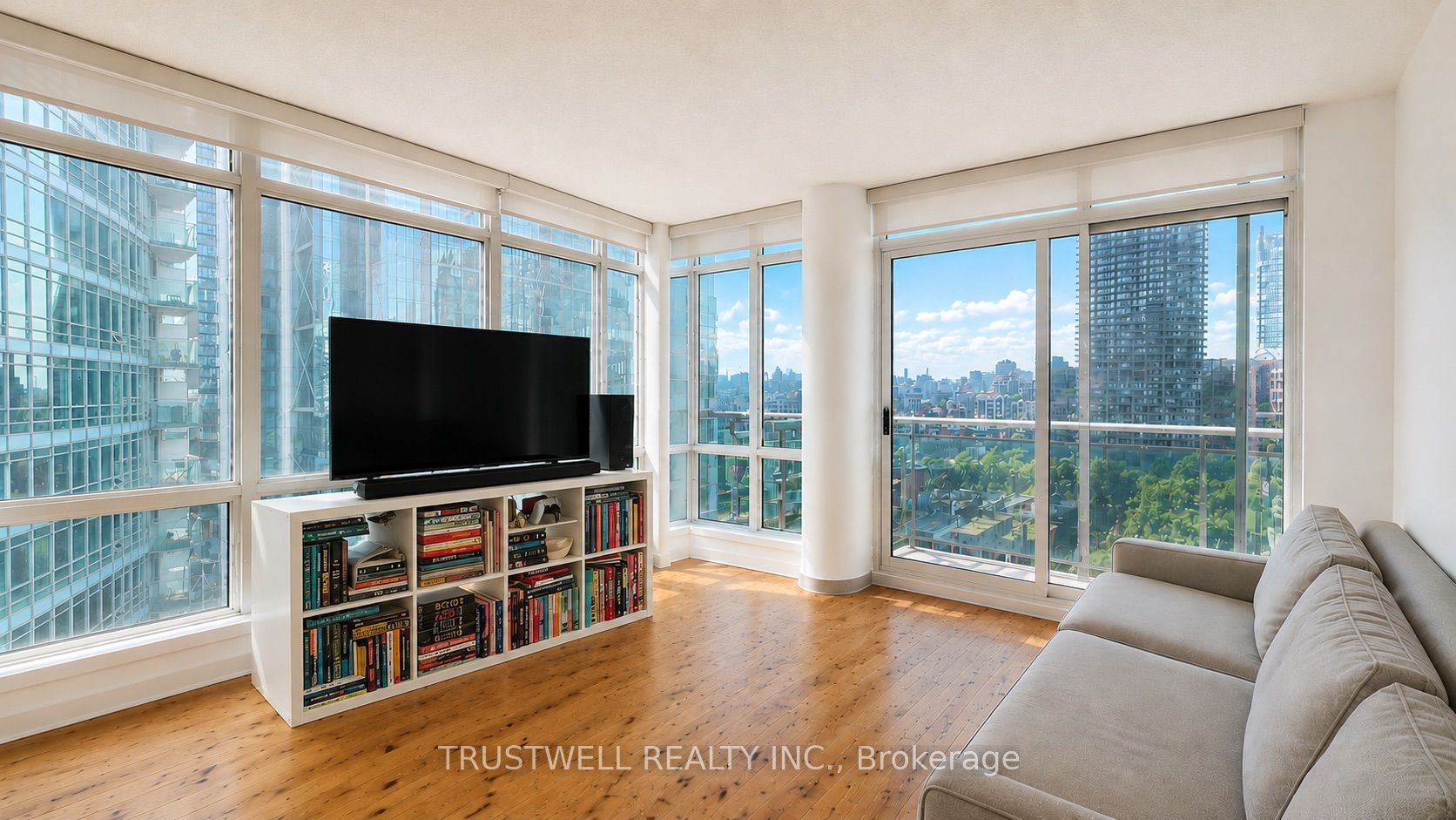 381 Front Street W 1802, Toronto, ON M5V 3R8 photo 5
