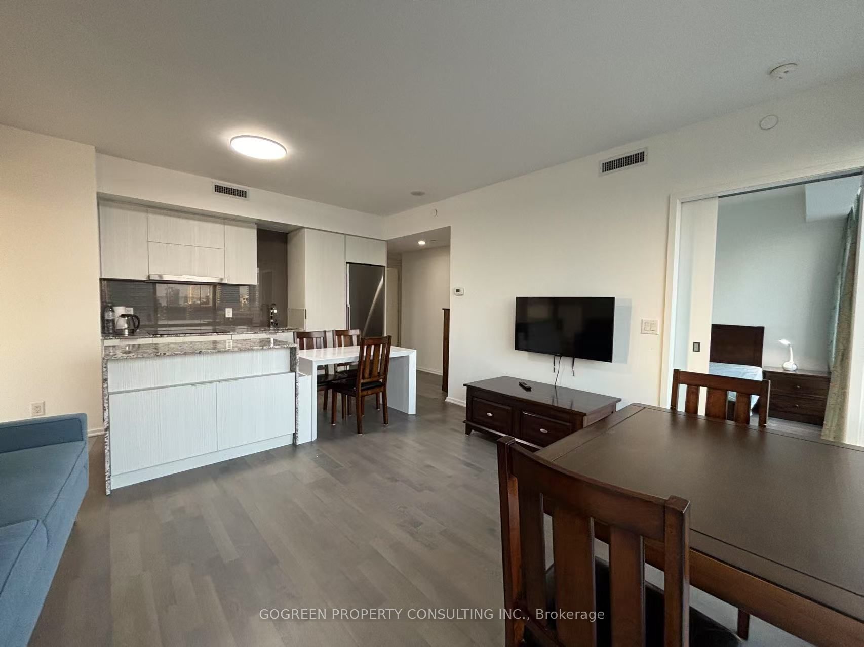 1 Bloor Street E 1807, Toronto, ON M4W 0A8 photo 5
