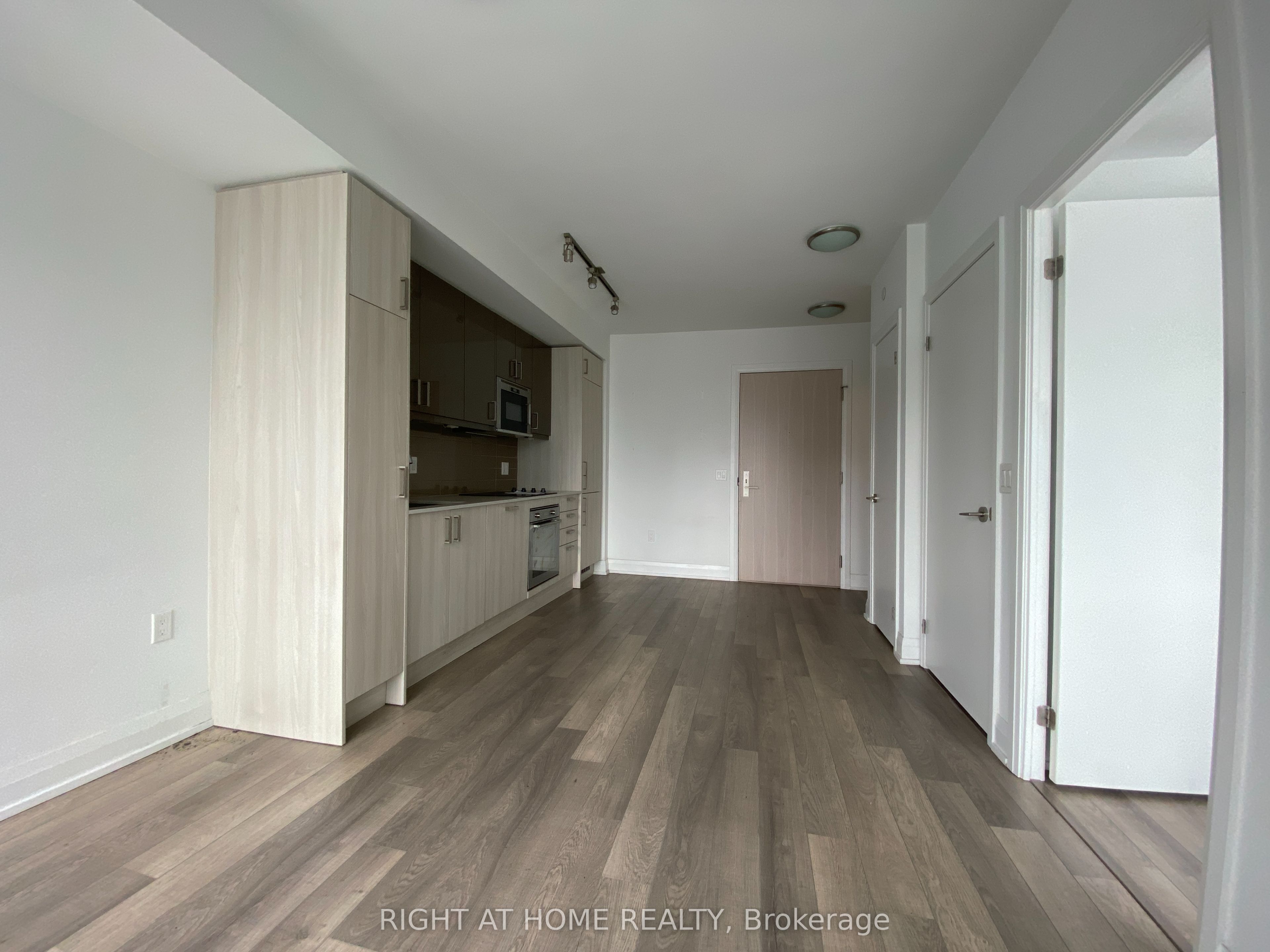 77 Mutual Street 1906, Toronto, ON M5B 0B9 photo 2