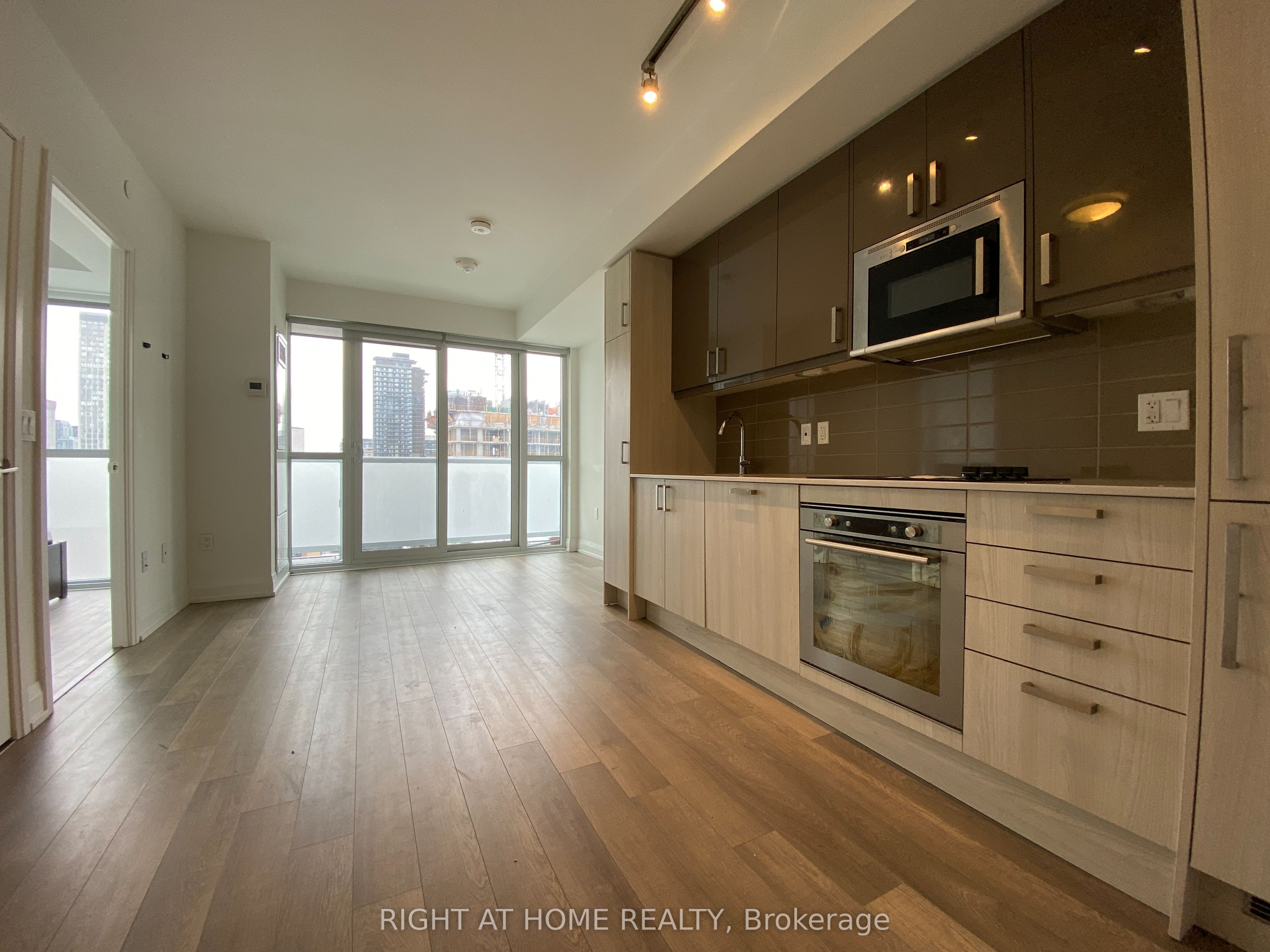 77 Mutual Street 1906, Toronto, ON M5B 0B9 photo 3