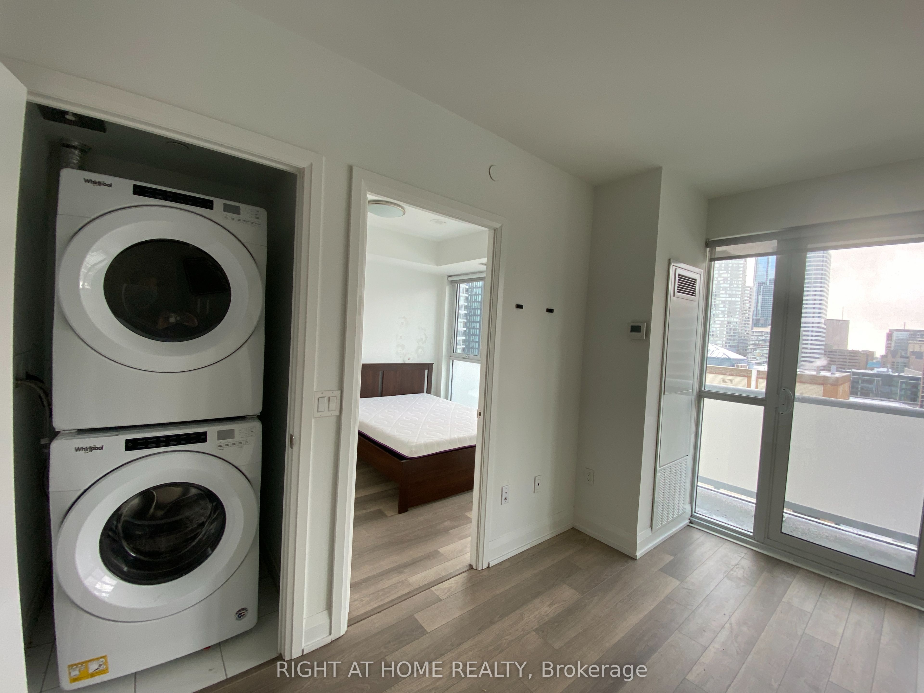 77 Mutual Street 1906, Toronto, ON M5B 0B9 photo 5