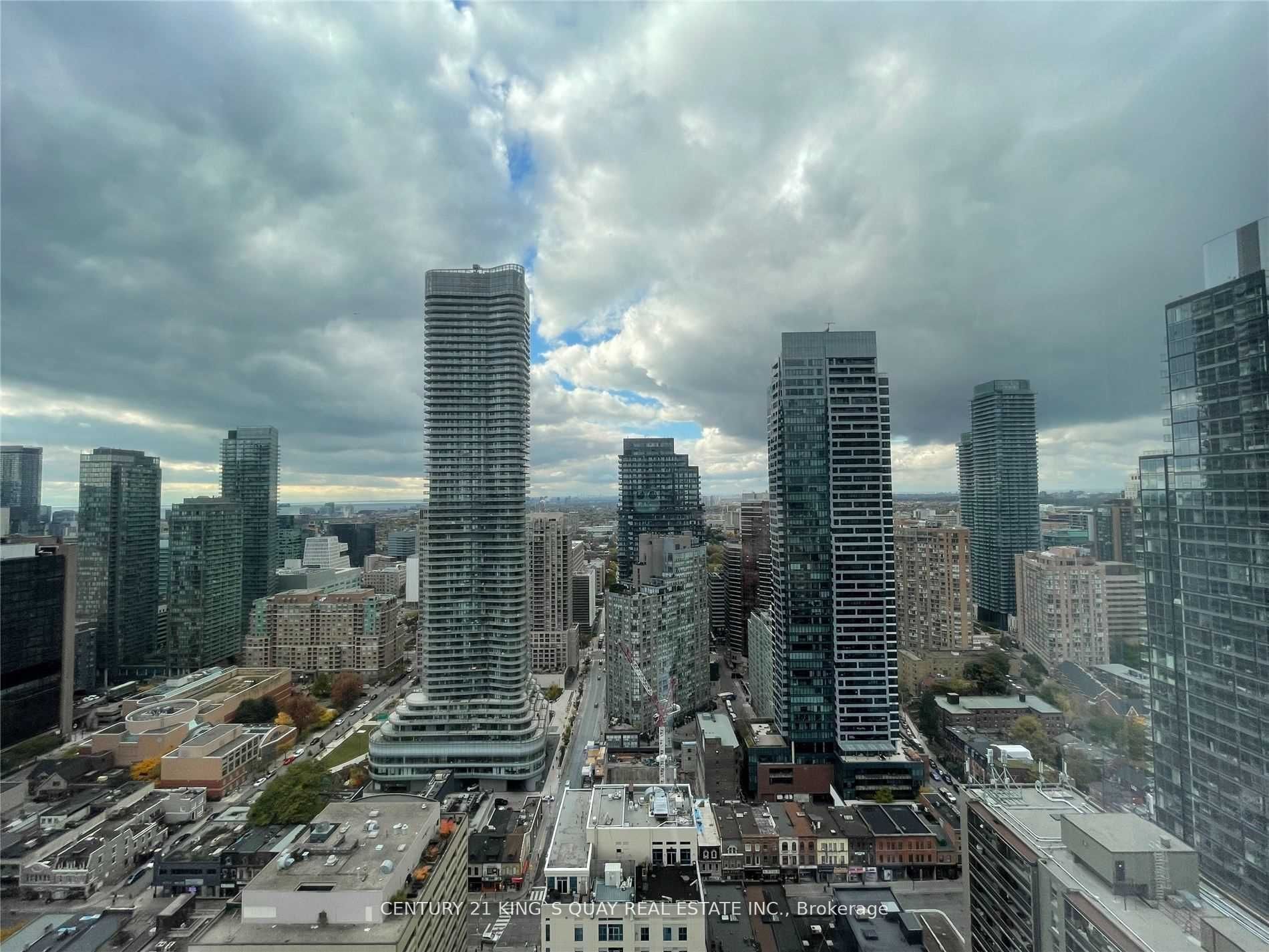 28 Wellesley Street E 3701, Toronto, ON M4Y 1G3 photo 2