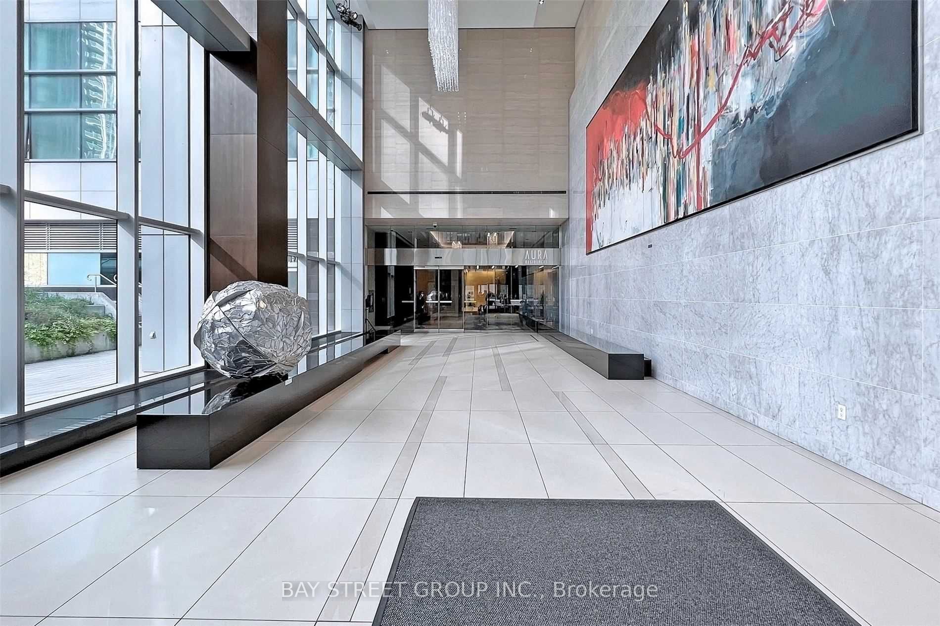 386 Yonge Street 5406, Toronto, ON M5B 0A5 photo 2