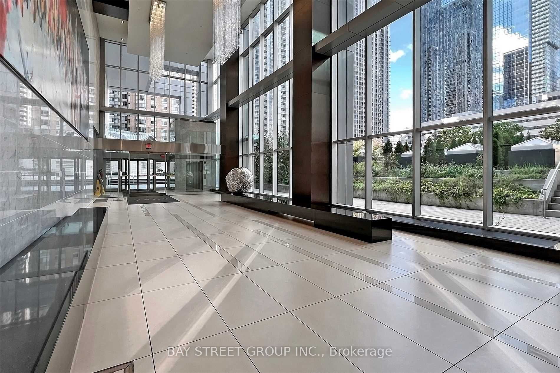 386 Yonge Street 5406, Toronto, ON M5B 0A5 photo 3