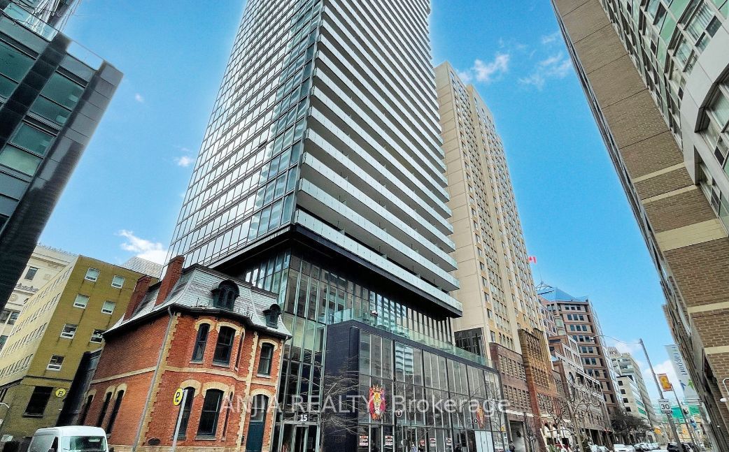 15 Grenville Street 902, Toronto, ON M4Y 0B9