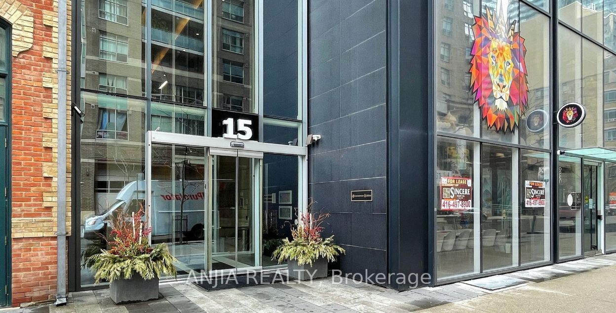 15 Grenville Street 902, Toronto, ON M4Y 0B9 photo 2
