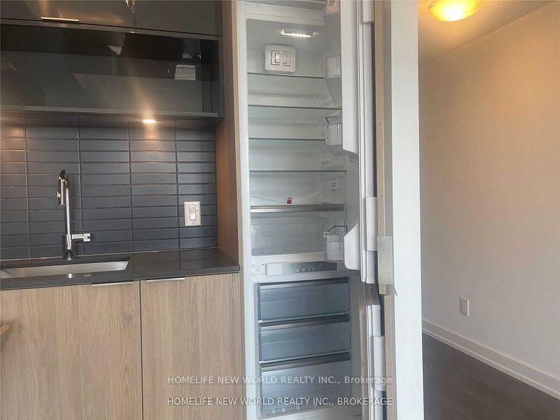 159 Wellesley Street E 905, Toronto, ON M4Y 0H5 photo 4
