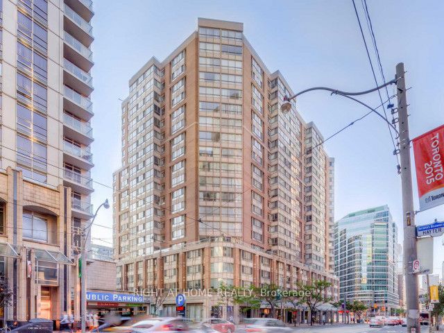 717 Bay Street 906, Toronto, ON M5G 2J9