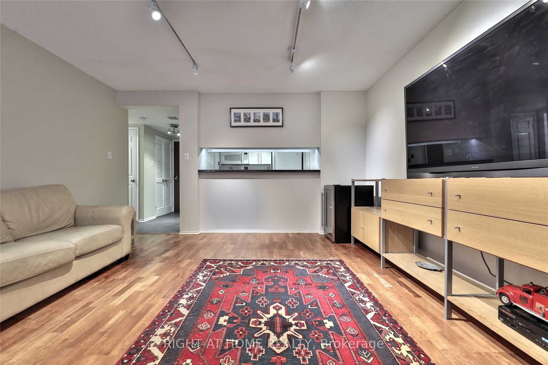 717 Bay Street 906, Toronto, ON M5G 2J9 photo 5
