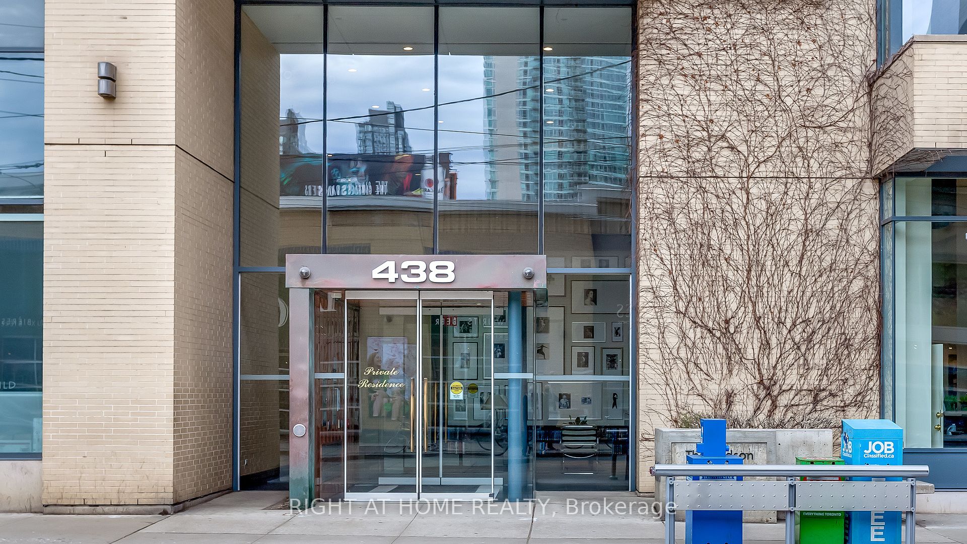 438 King Street W 1403, Toronto, ON M5V 3T9