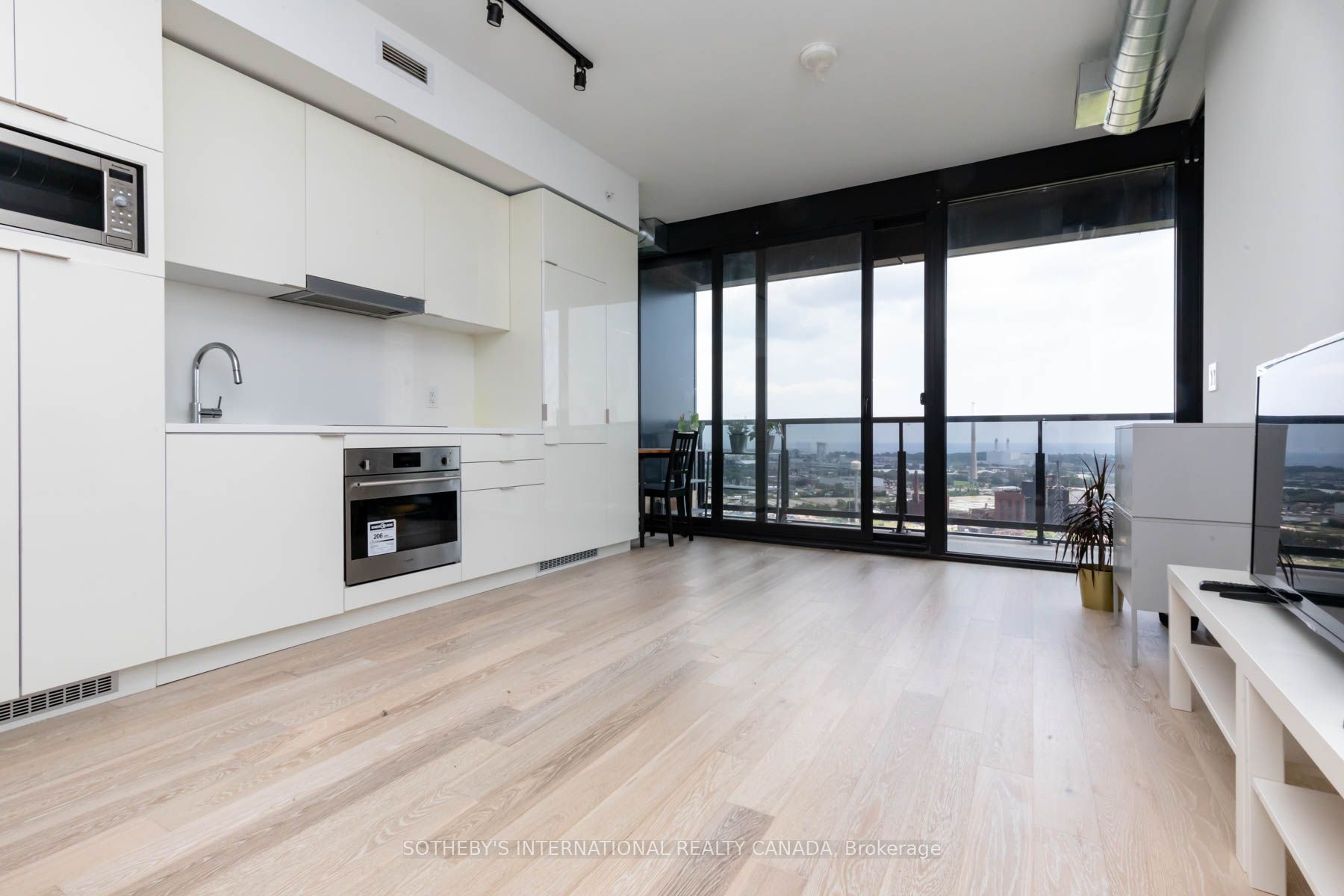 170 Bayview Avenue 2308, Toronto, ON M5A 0M4 photo 2
