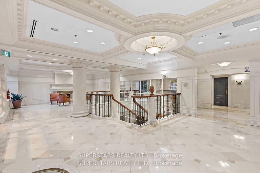18 Sommerset Way 1111, Toronto, ON M2N 6X5 photo 3