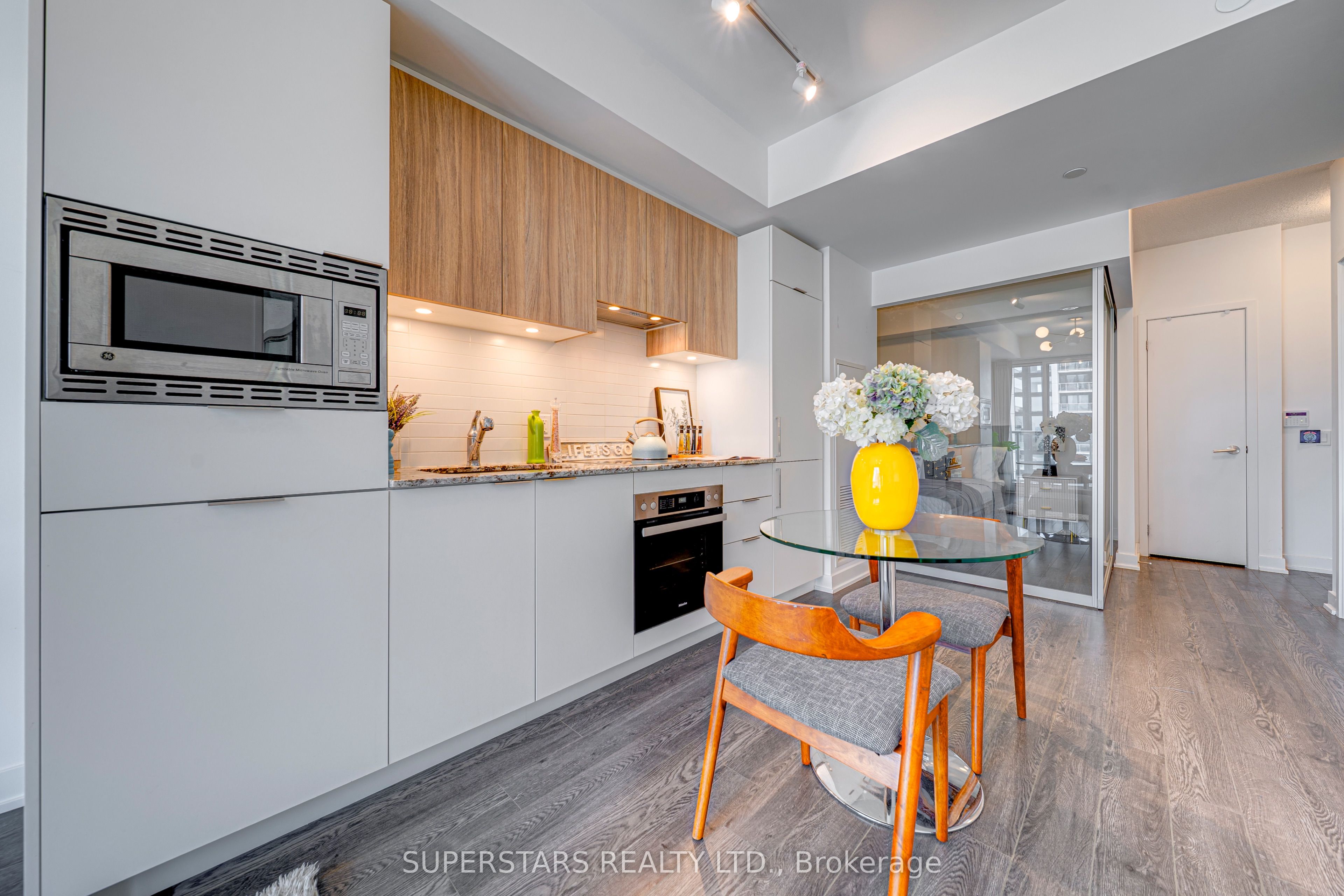50 O'Neill Road 1001, Toronto, ON M3C 0R1 photo 4