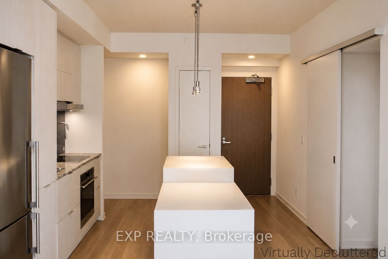 1 Bloor Street E 2011, Toronto, ON M4W 0A8 photo 2