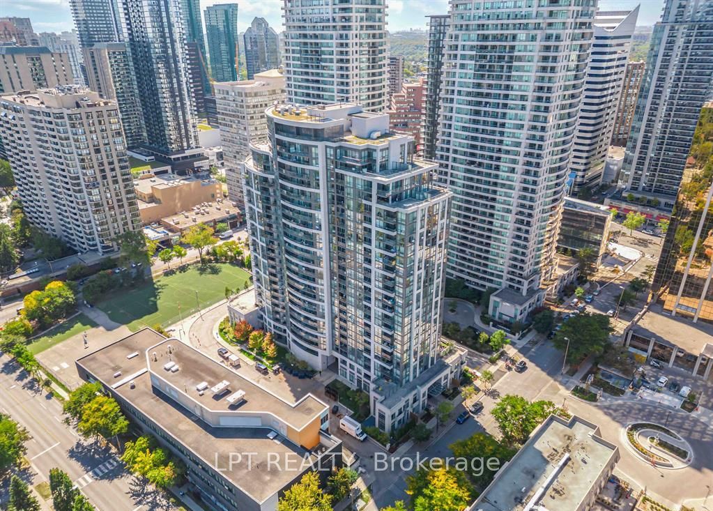 35 Hollywood Avenue 1706, Toronto, ON M2N 0A9