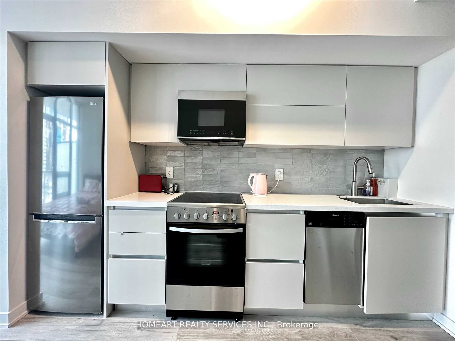 33 Charles Street E 1310, Toronto, ON M4Y 1R9 photo 3