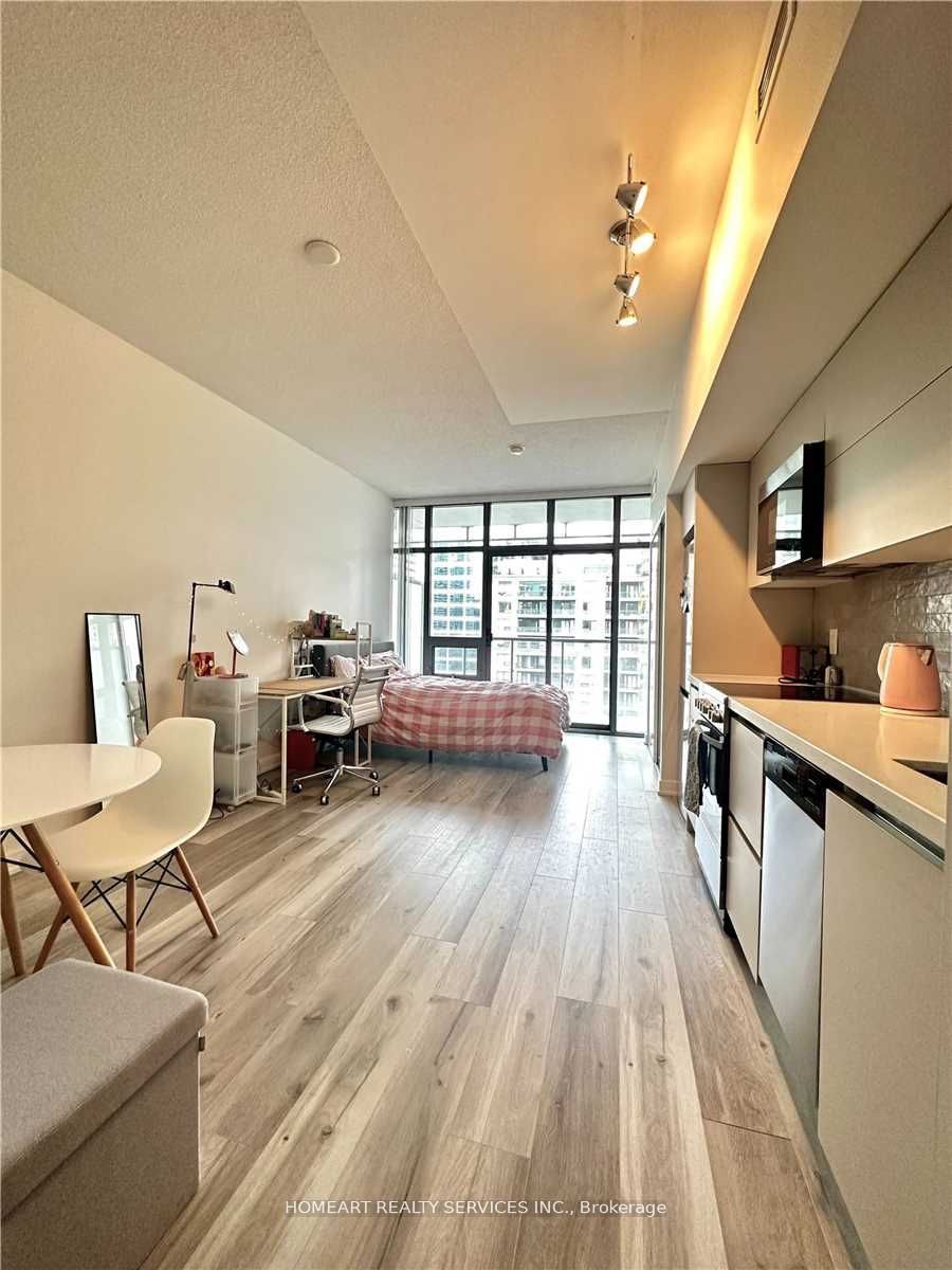 33 Charles Street E 1310, Toronto, ON M4Y 1R9 photo 4