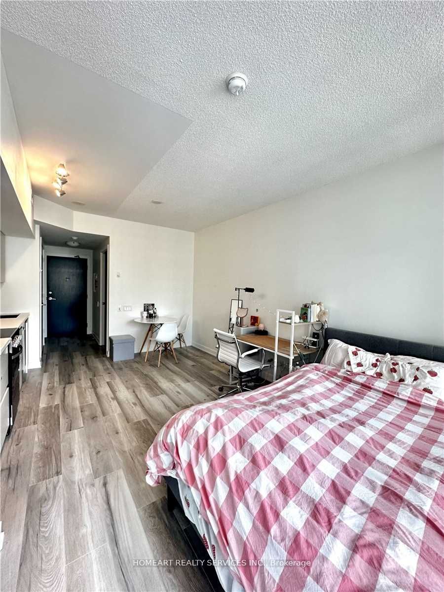 33 Charles Street E 1310, Toronto, ON M4Y 1R9 photo 5