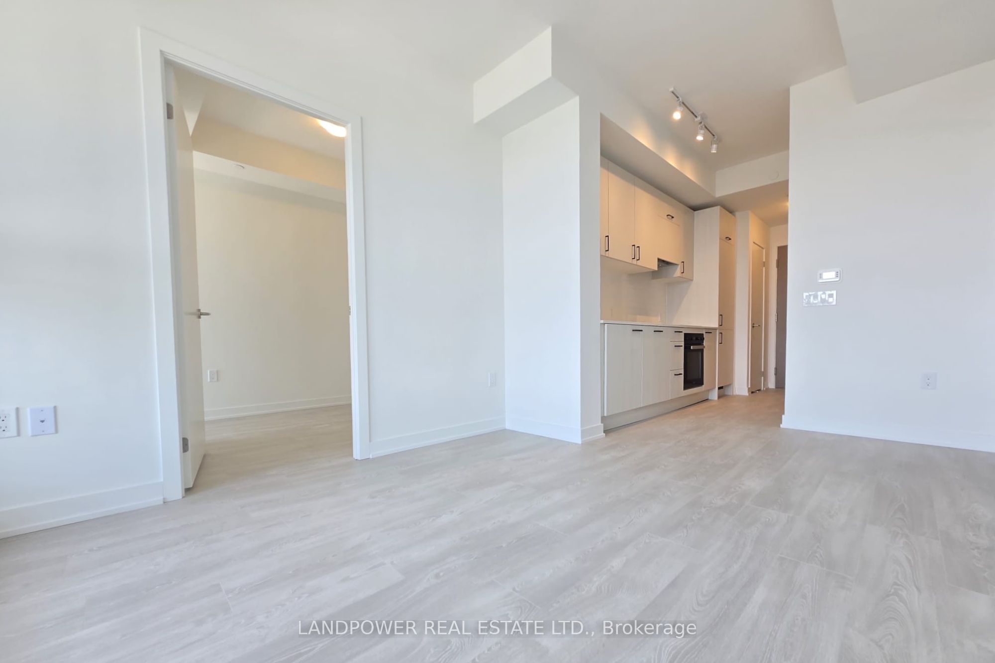 5 Quarrington Lane 3208, Toronto, ON M3C 0S5