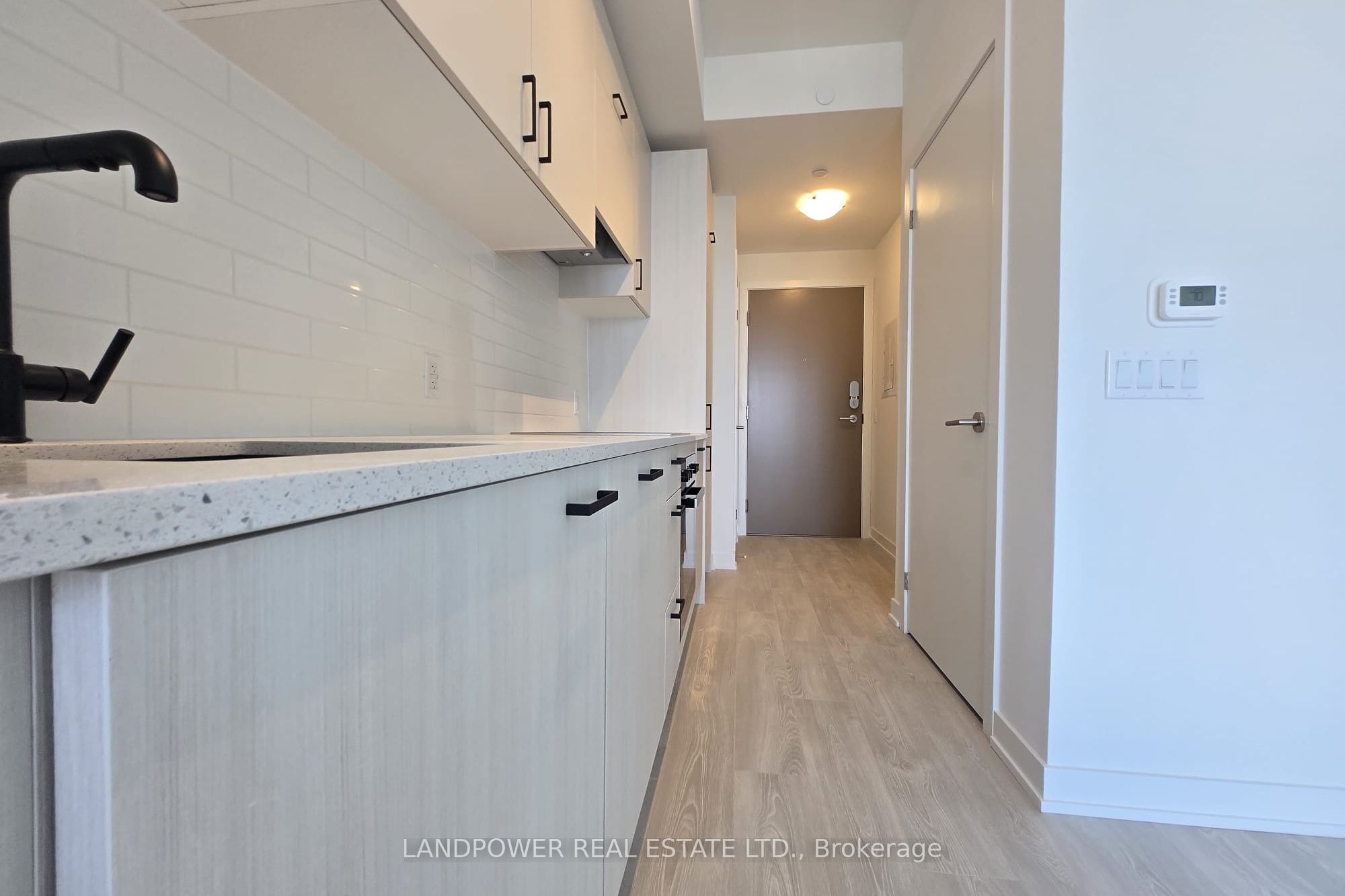 5 Quarrington Lane 3208, Toronto, ON M3C 0S5 photo 2
