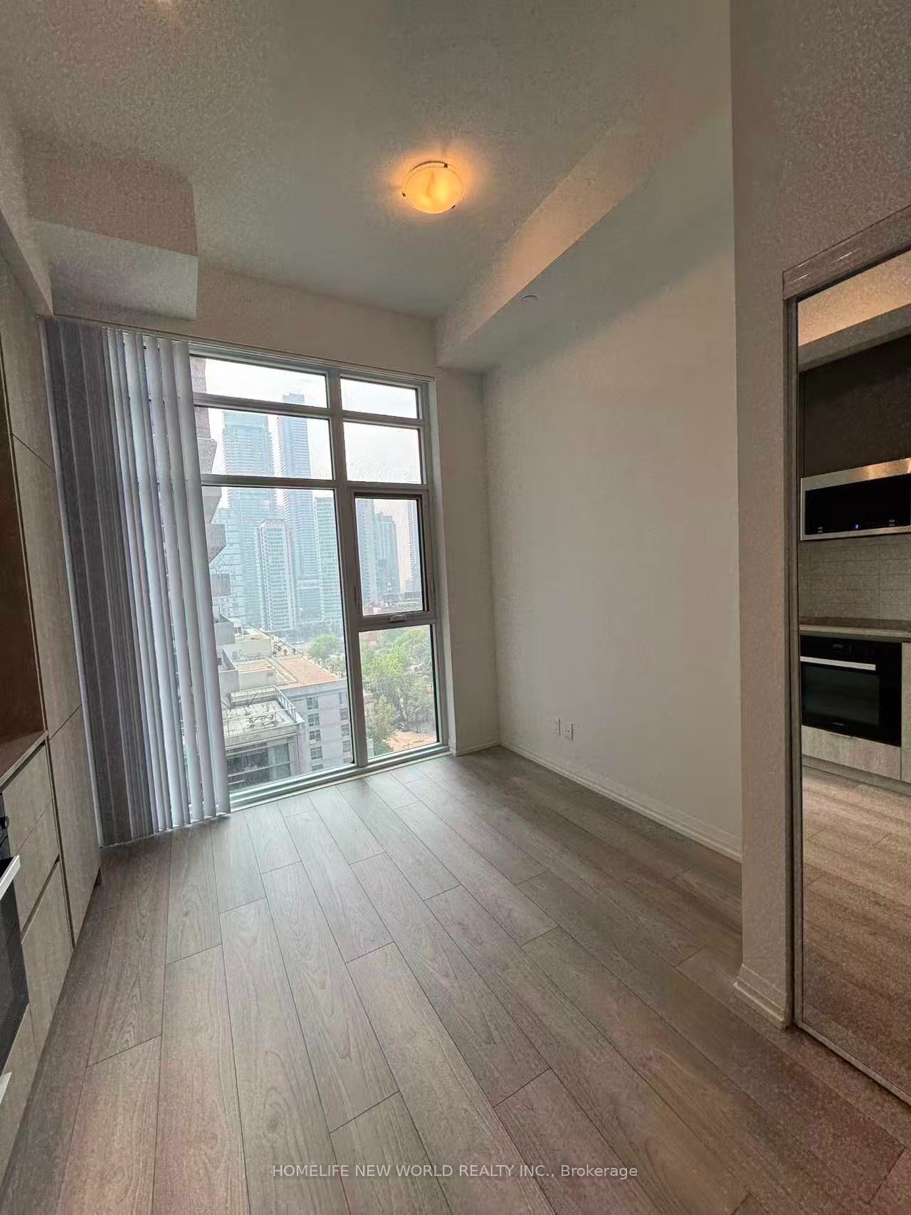 400 King Street W 1116, Toronto, ON M5V 0X8 photo 5