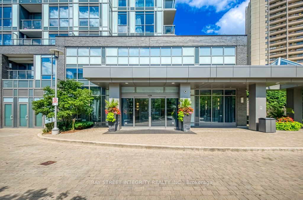 18 Graydon Hall Drive 909, Toronto, ON M3A 2Z9 photo 4