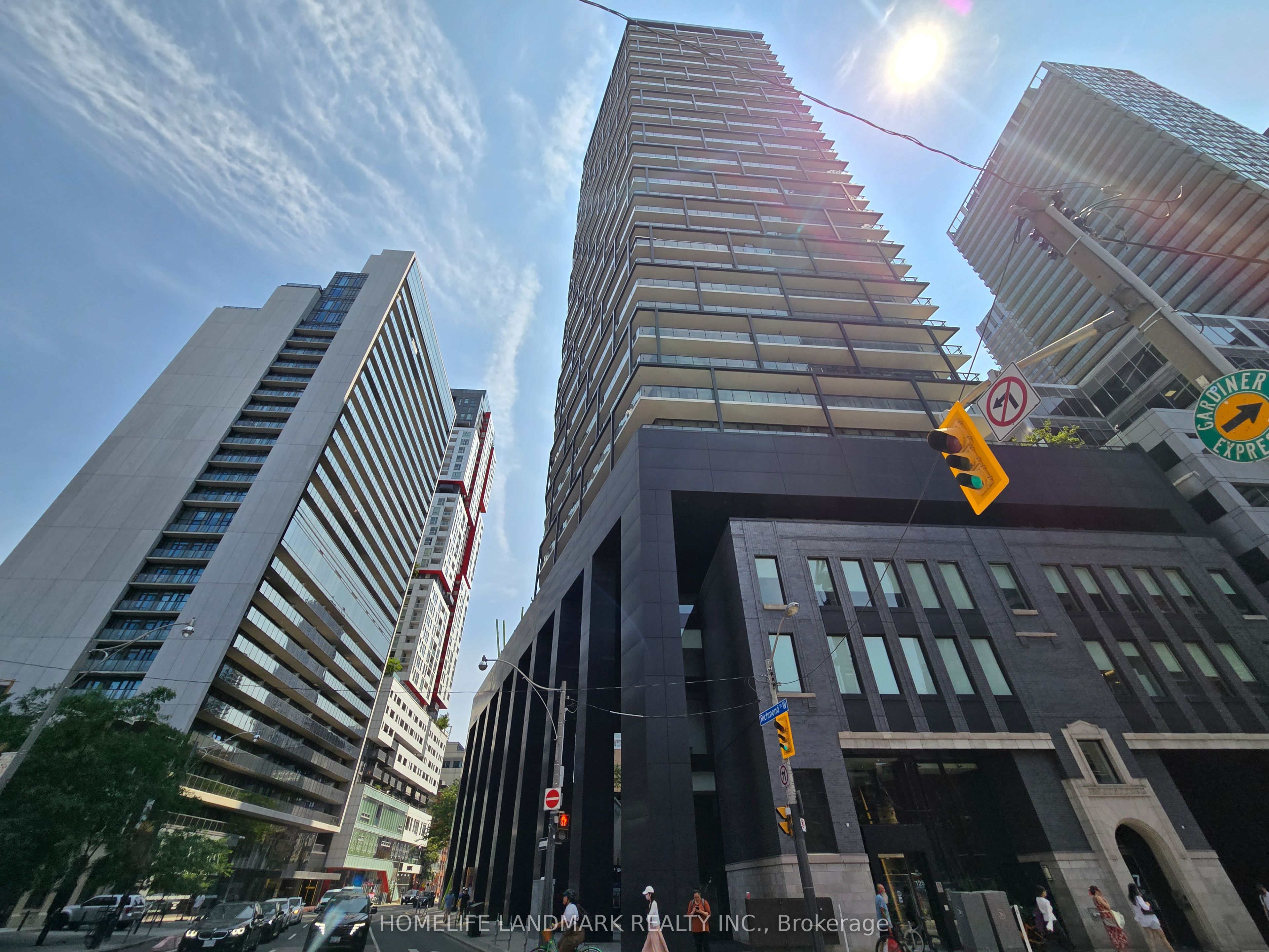 125 Peter Street 2610, Toronto, ON M5V 0M2